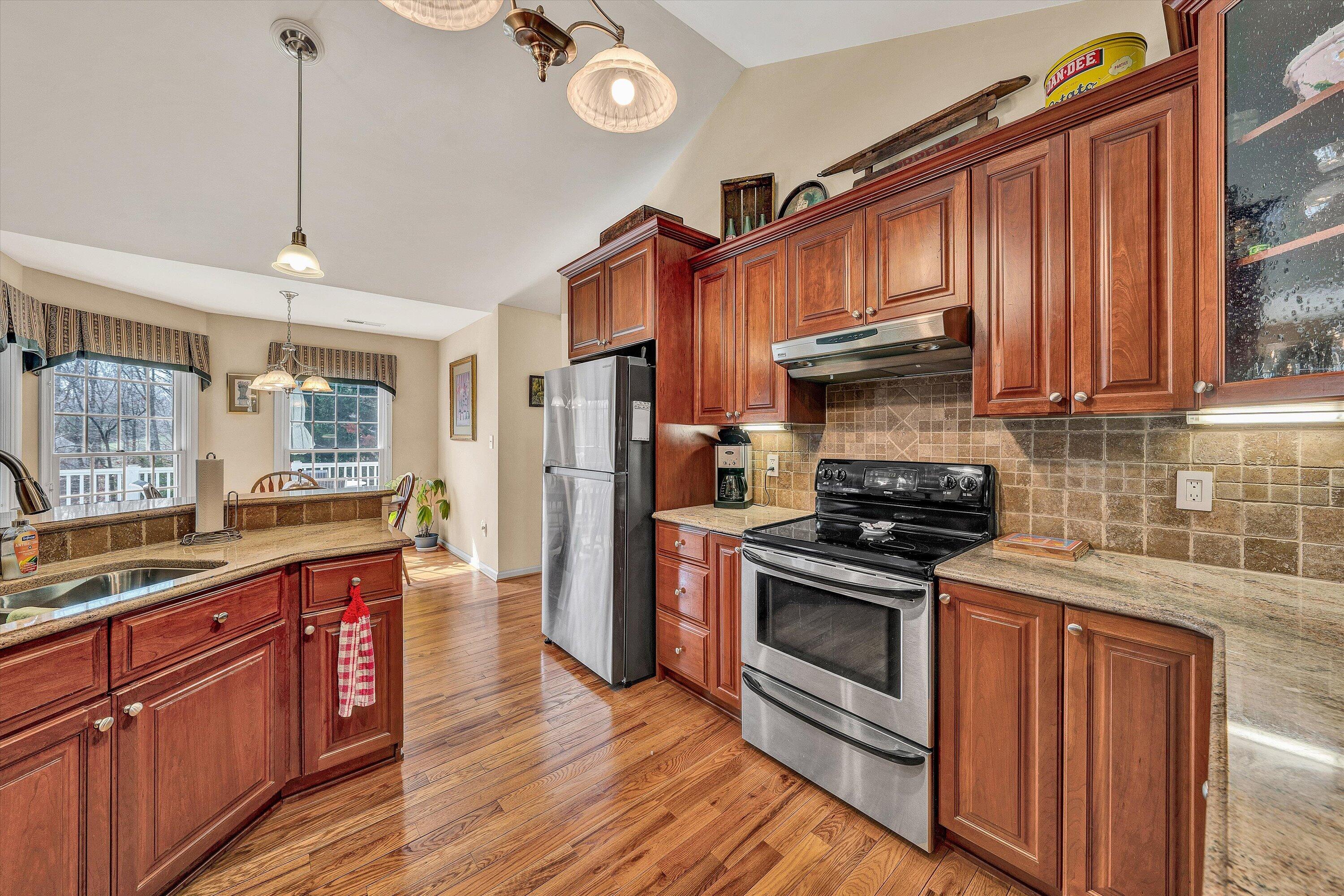 20 South Pointe LN
