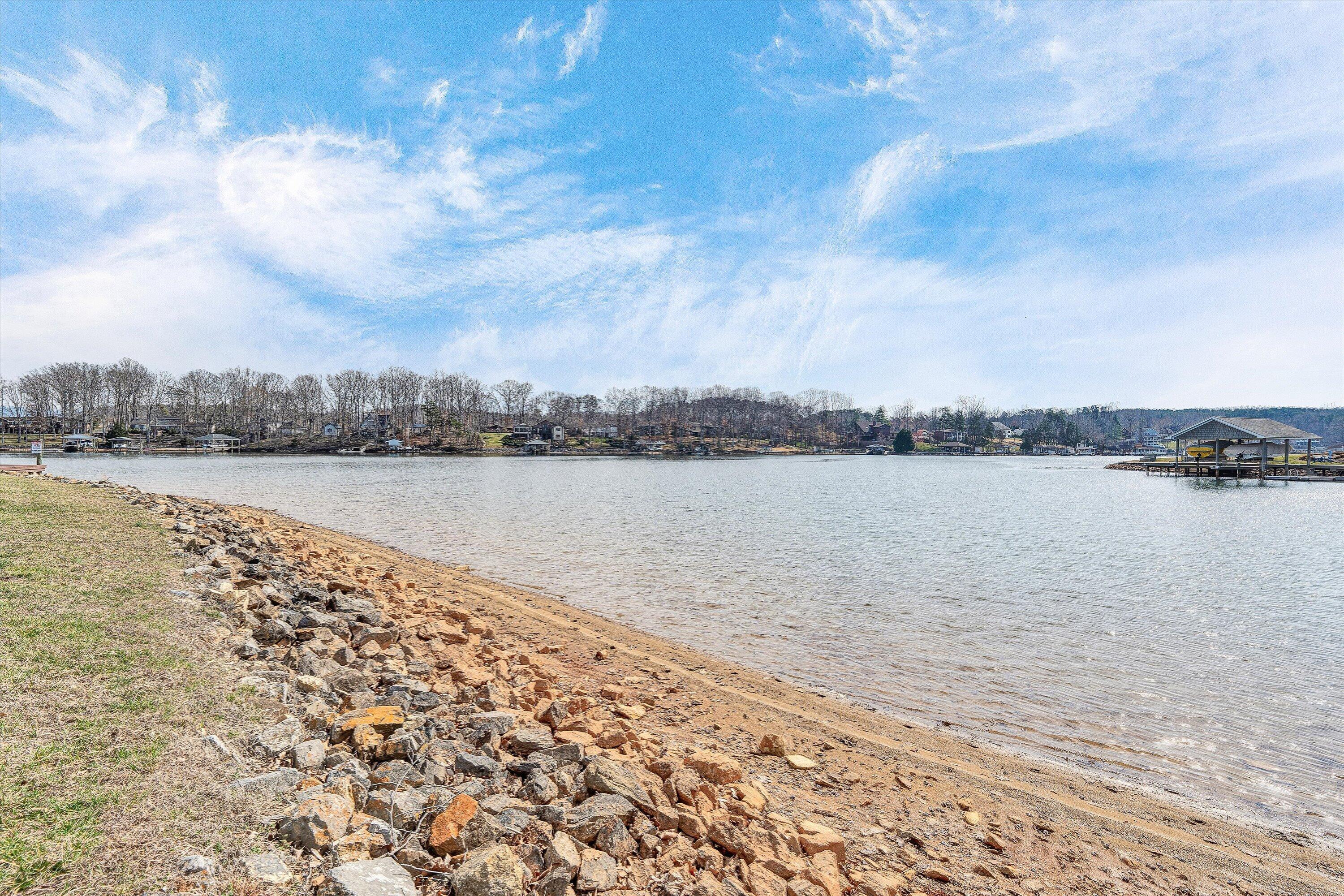 20 South Pointe LN