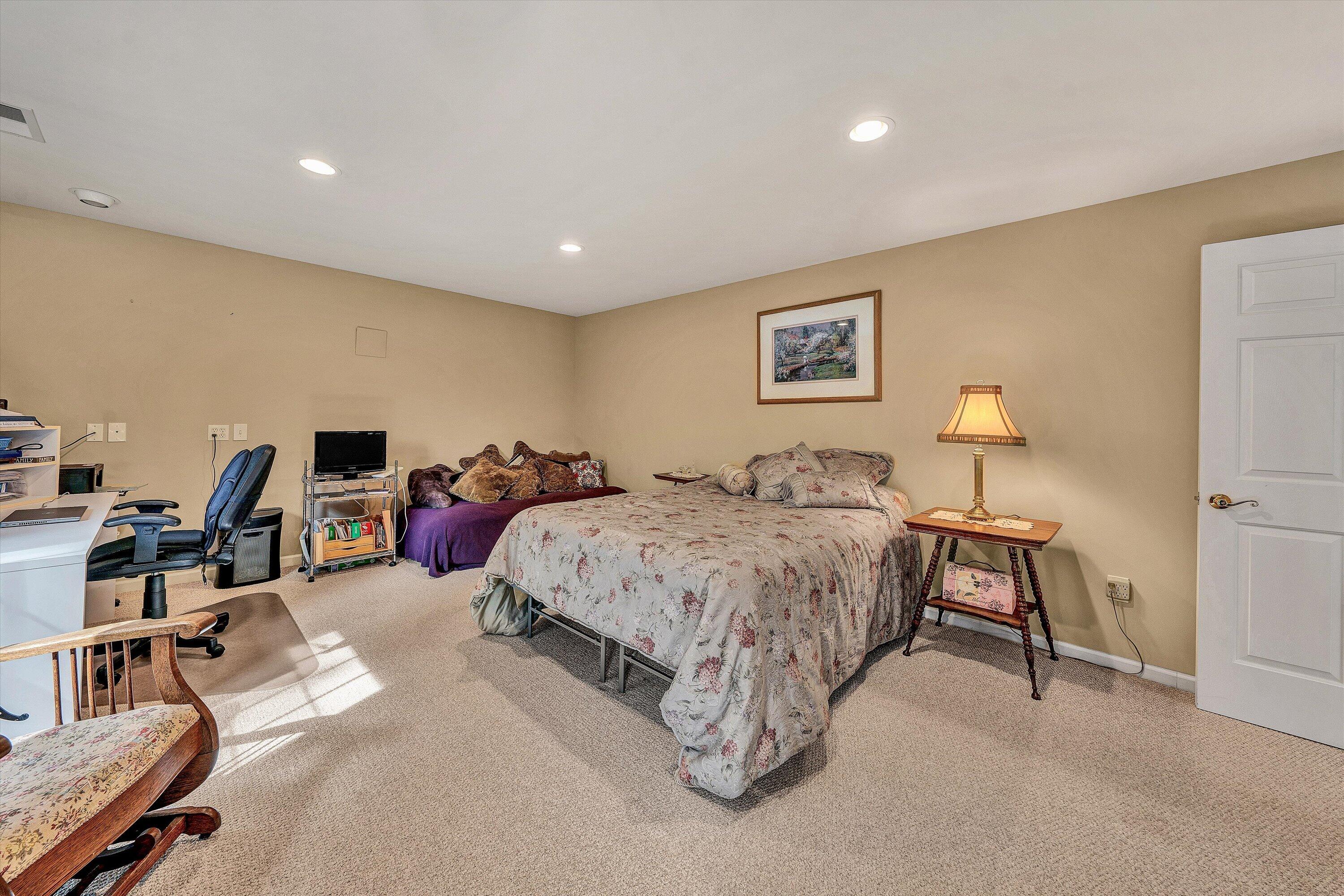 20 South Pointe LN