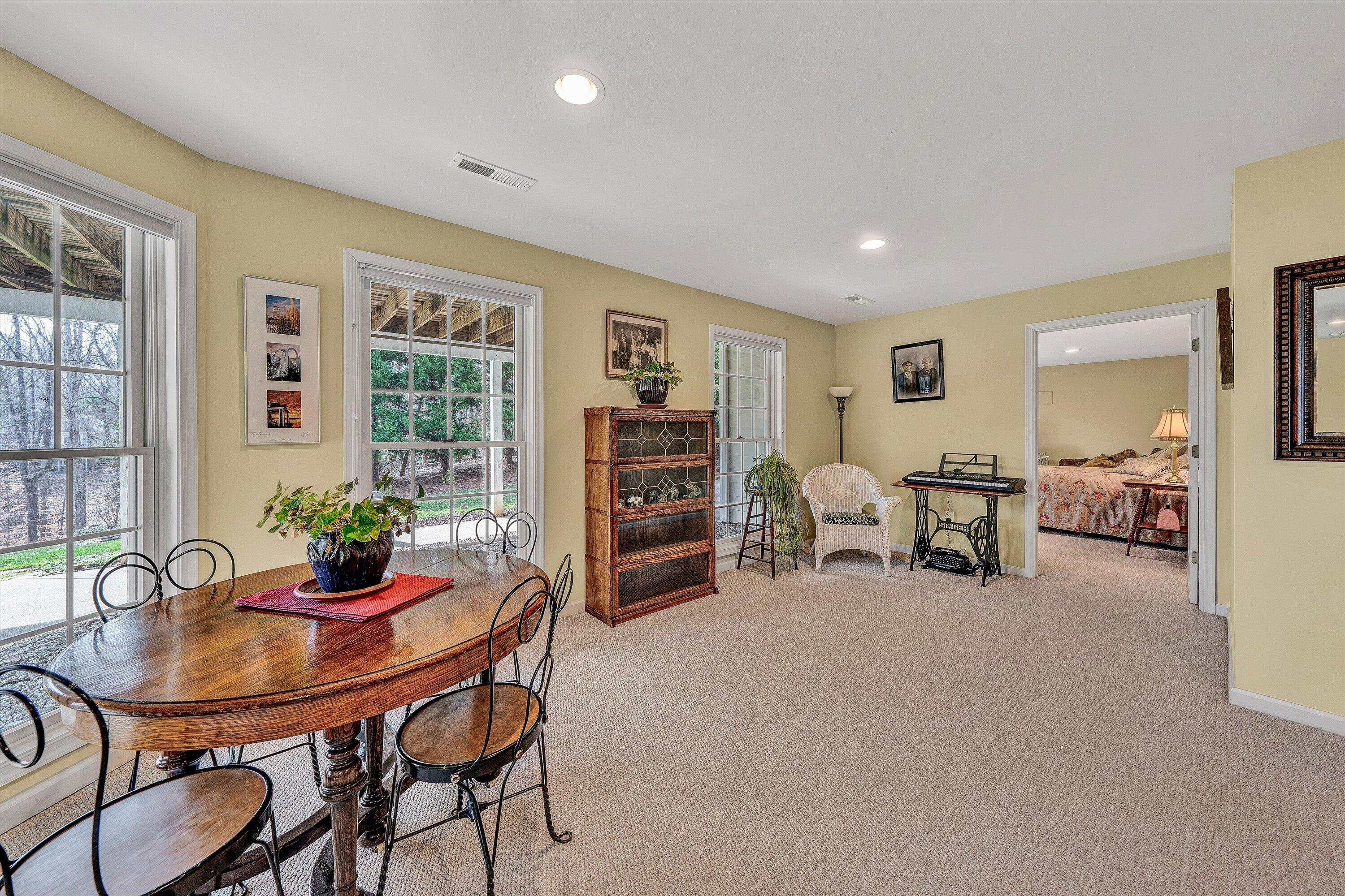 20 South Pointe LN