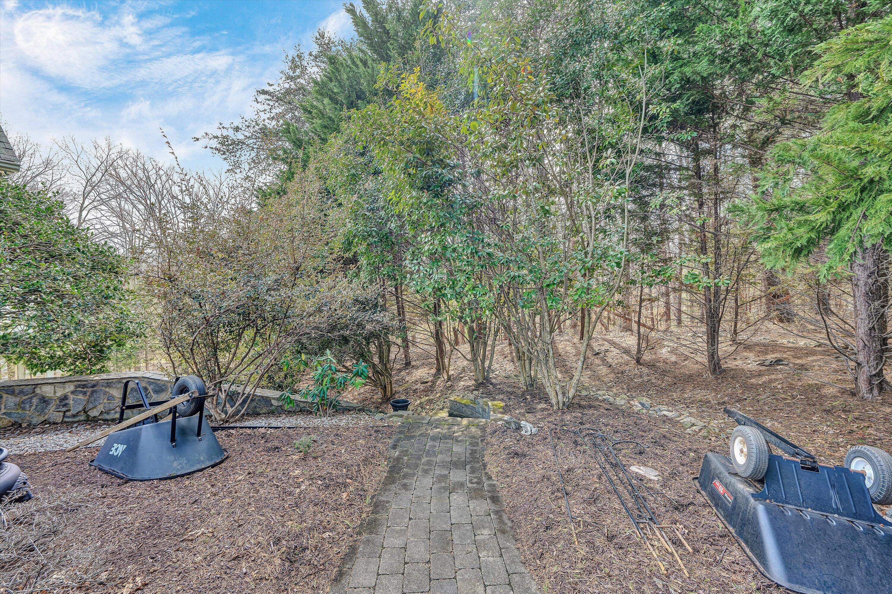 20 South Pointe LN