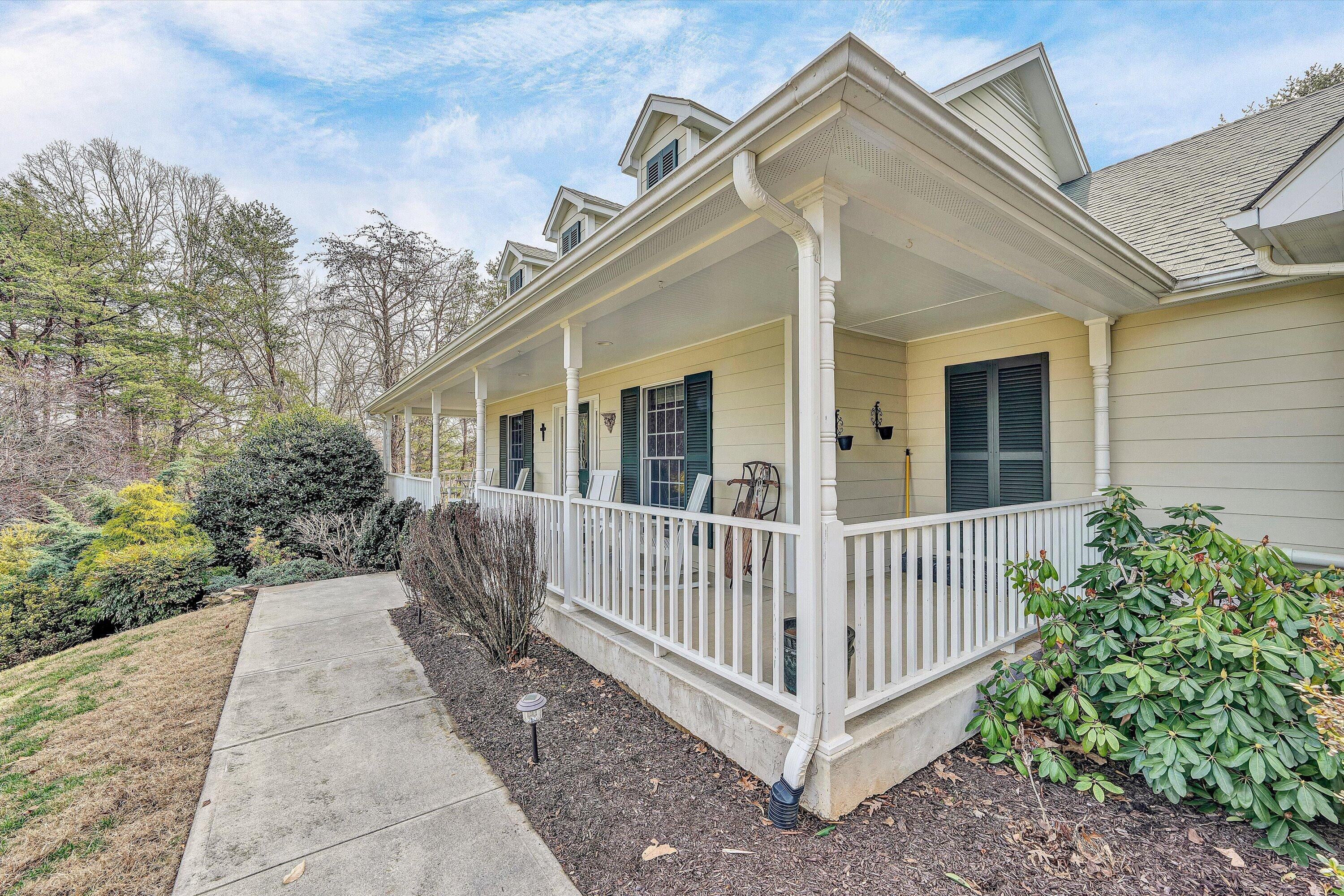 20 South Pointe LN