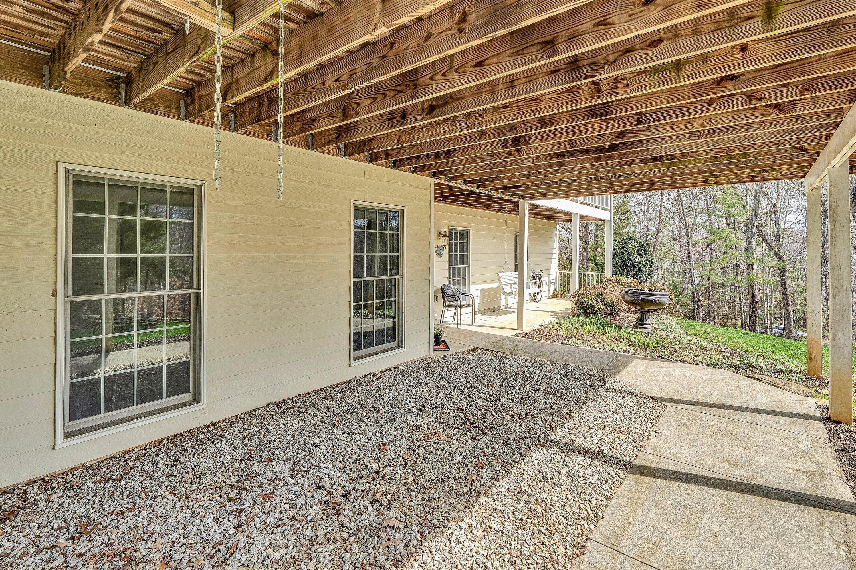 20 South Pointe LN
