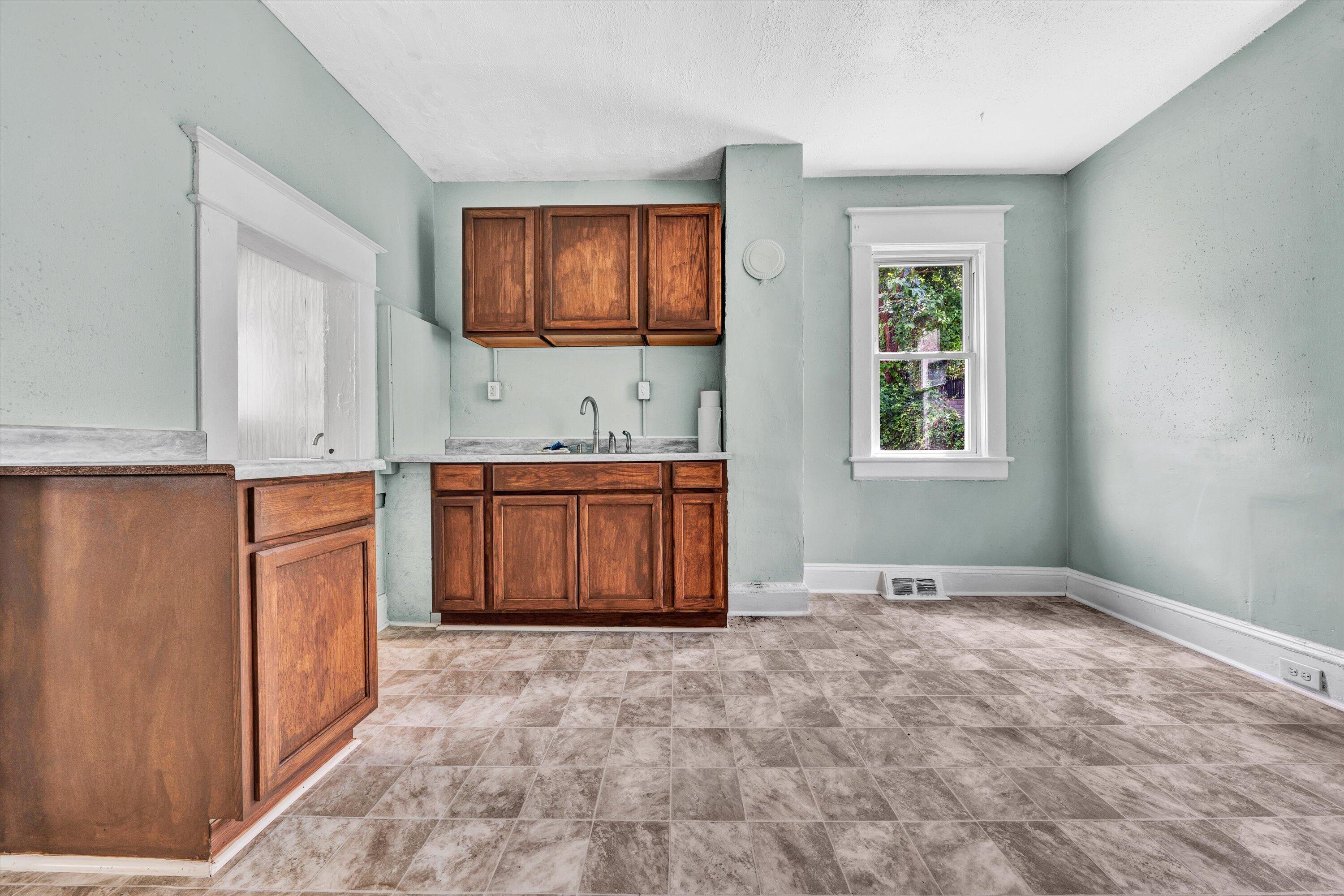 513 Highland AVE SE