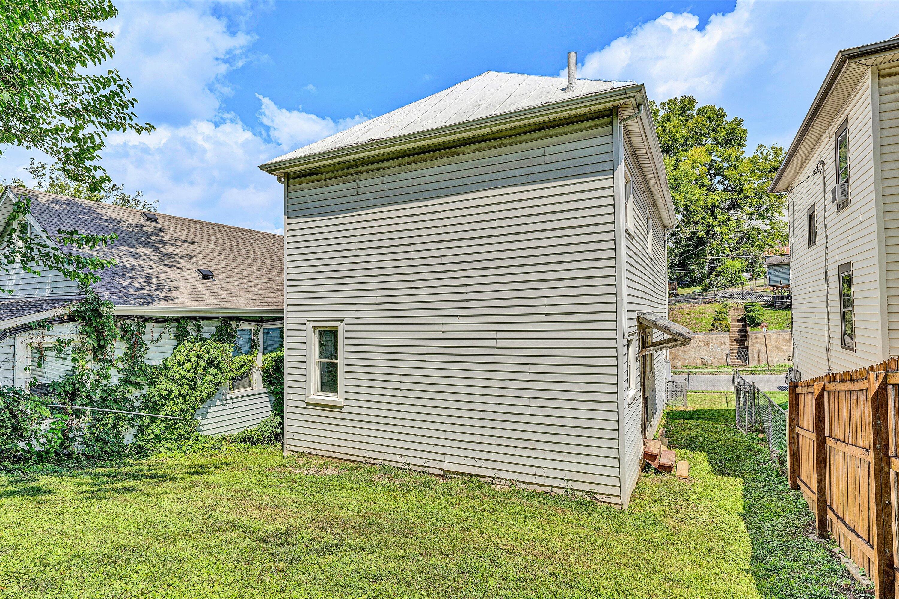 513 Highland AVE SE