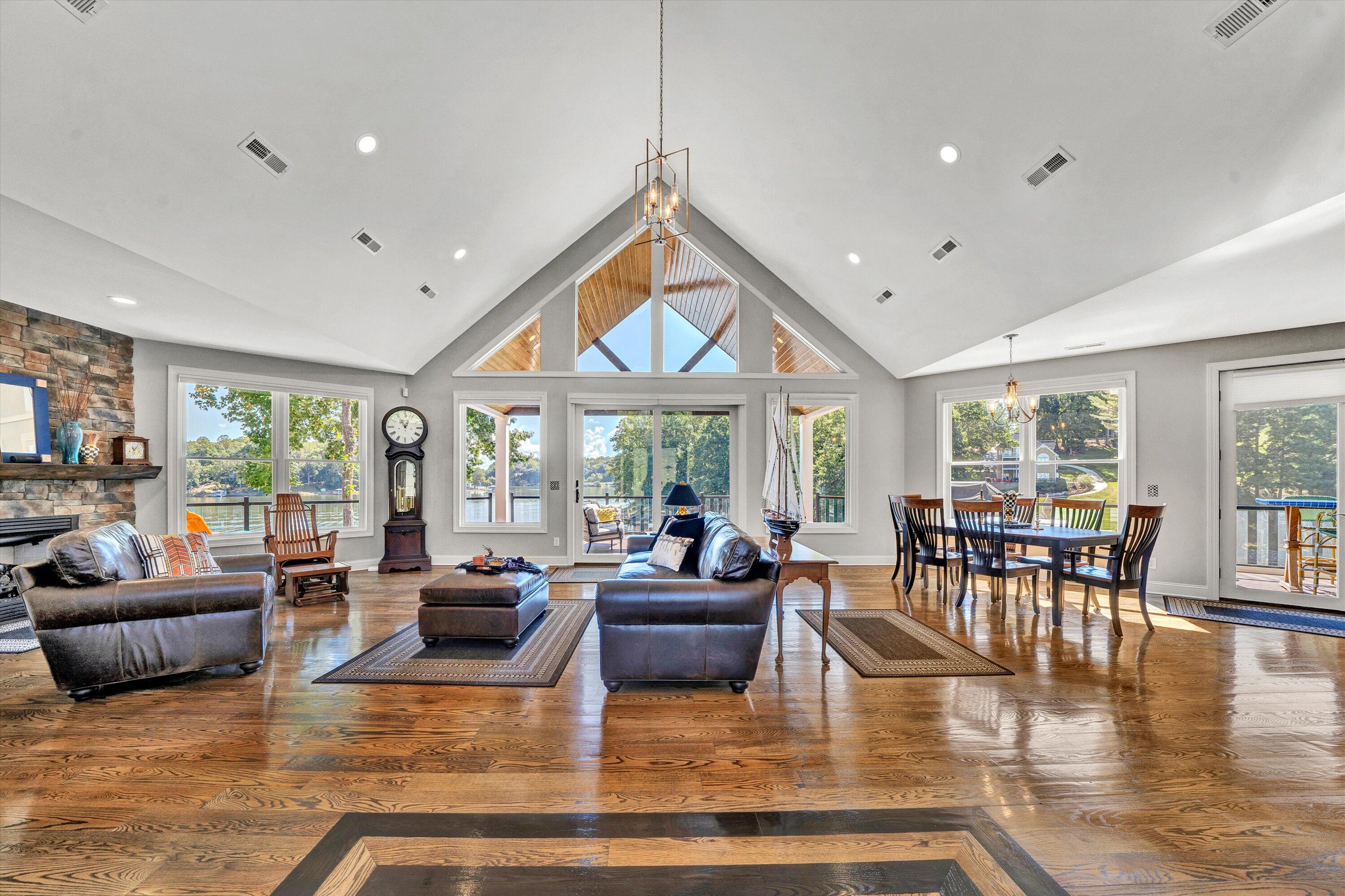 152 Windward Pointe DR