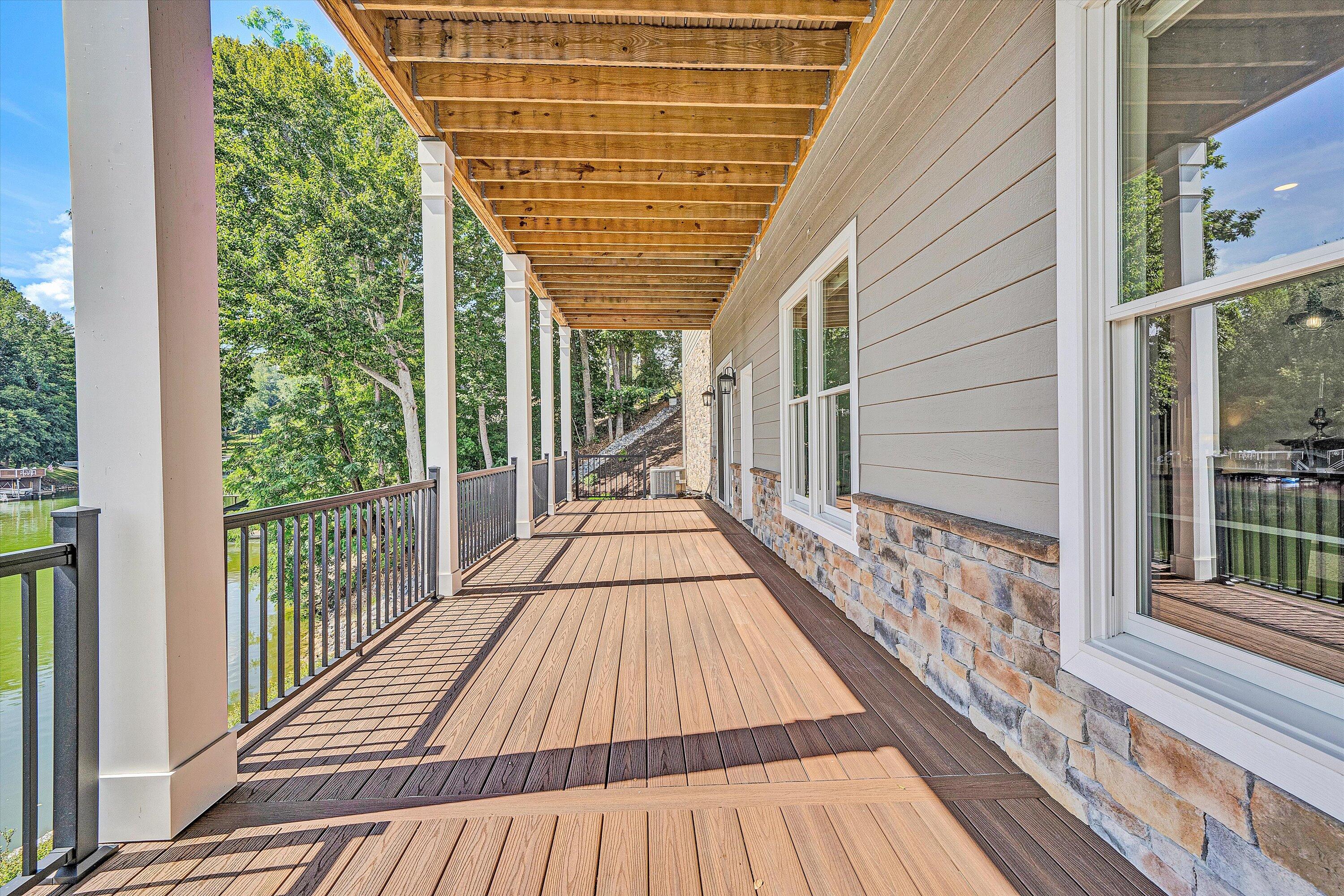 152 Windward Pointe DR