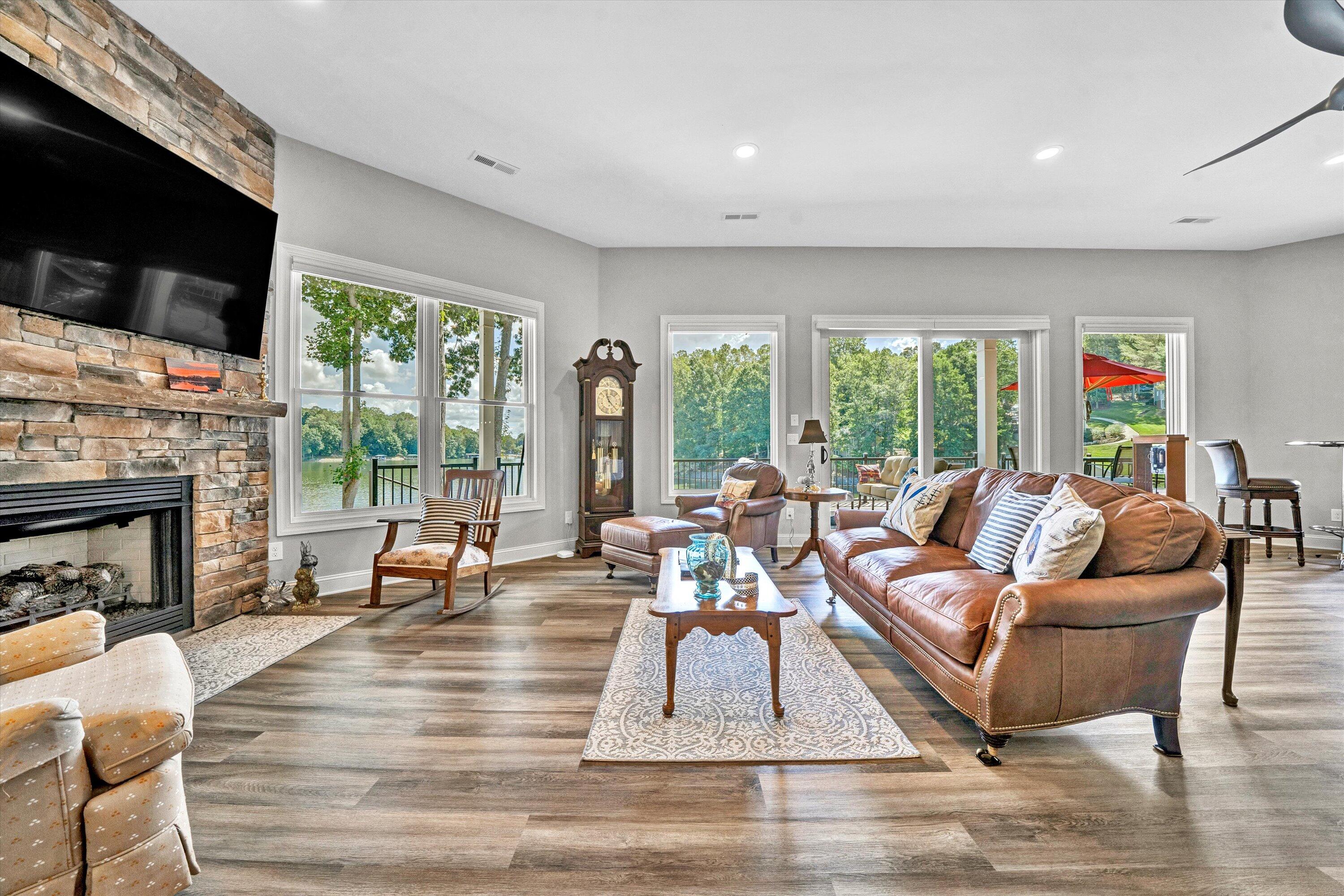 152 Windward Pointe DR