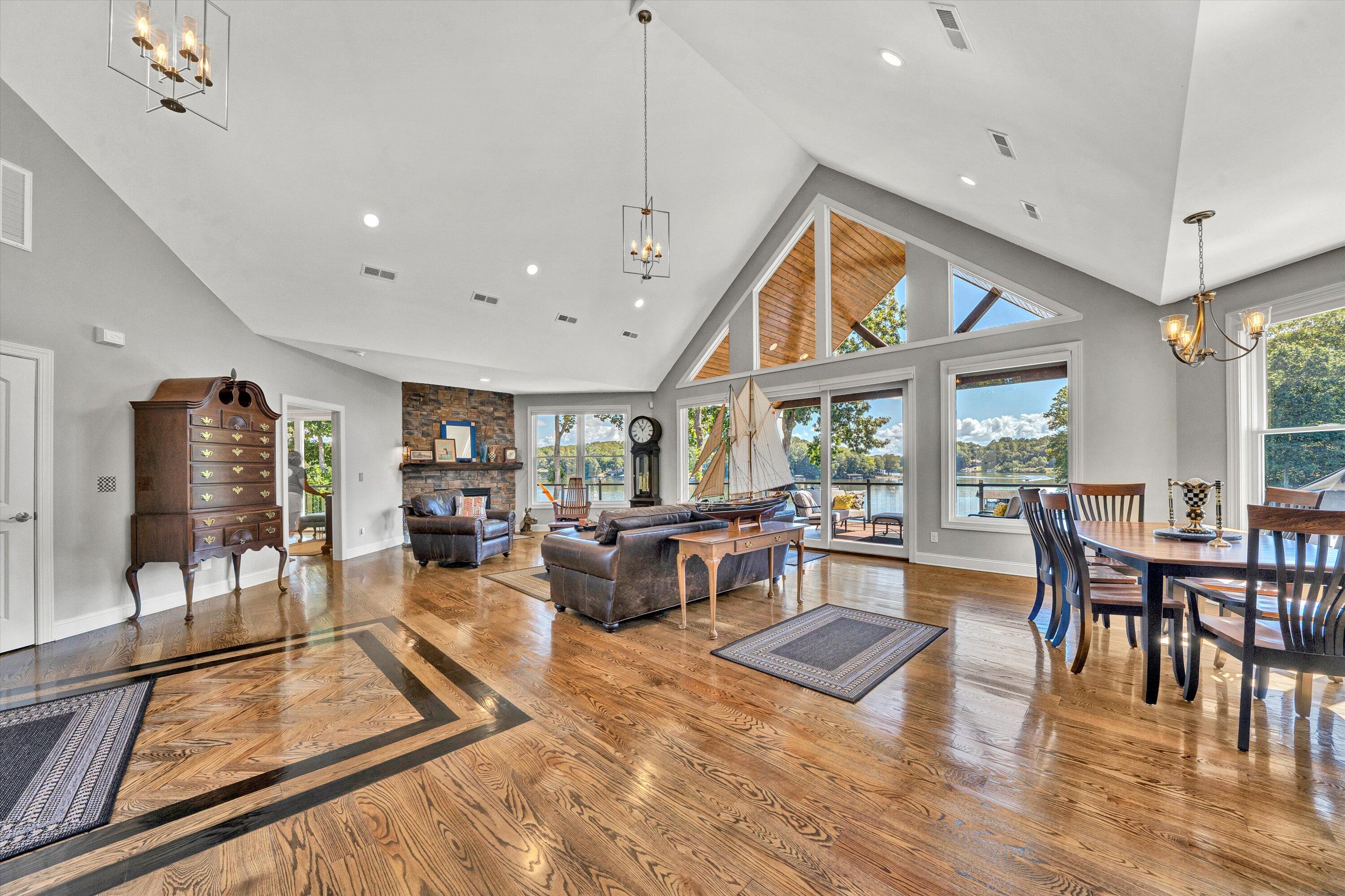 152 Windward Pointe DR