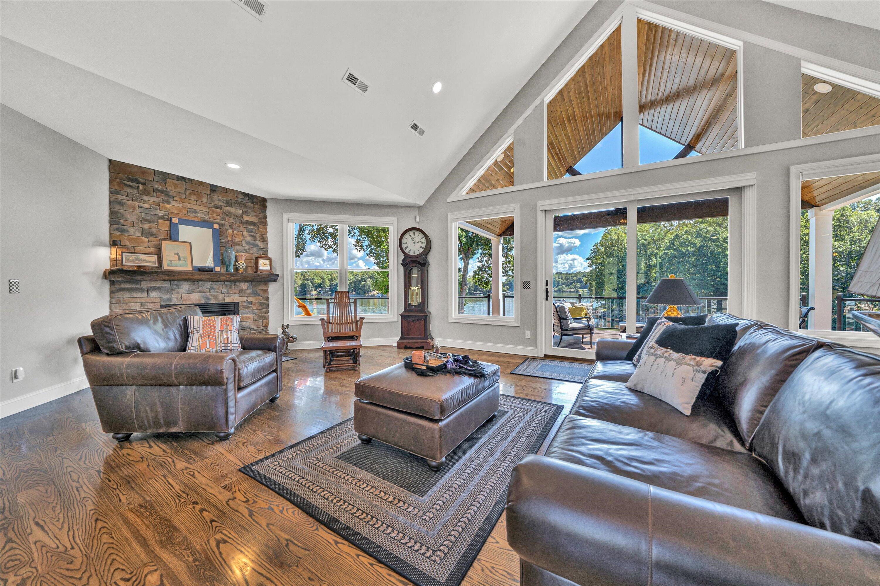 152 Windward Pointe DR