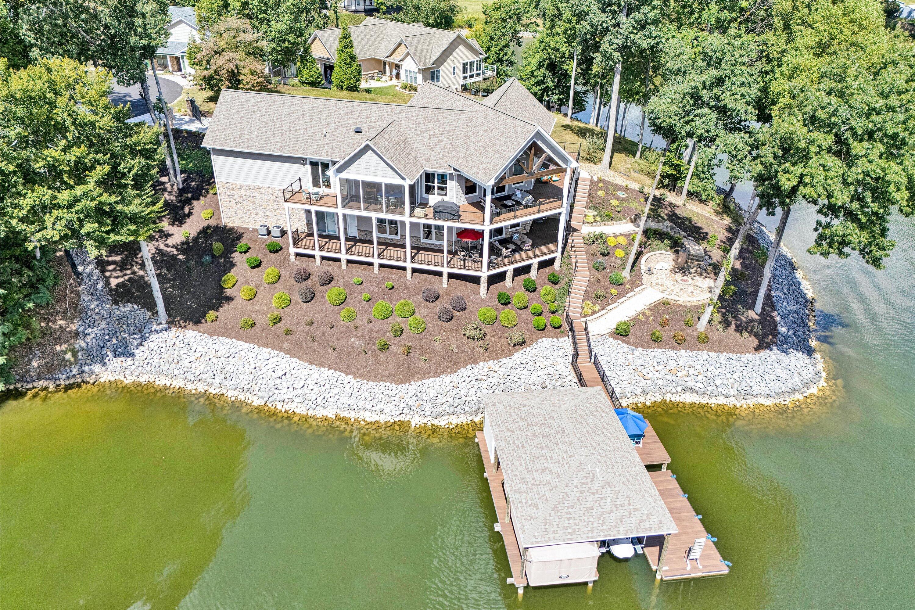 152 Windward Pointe DR