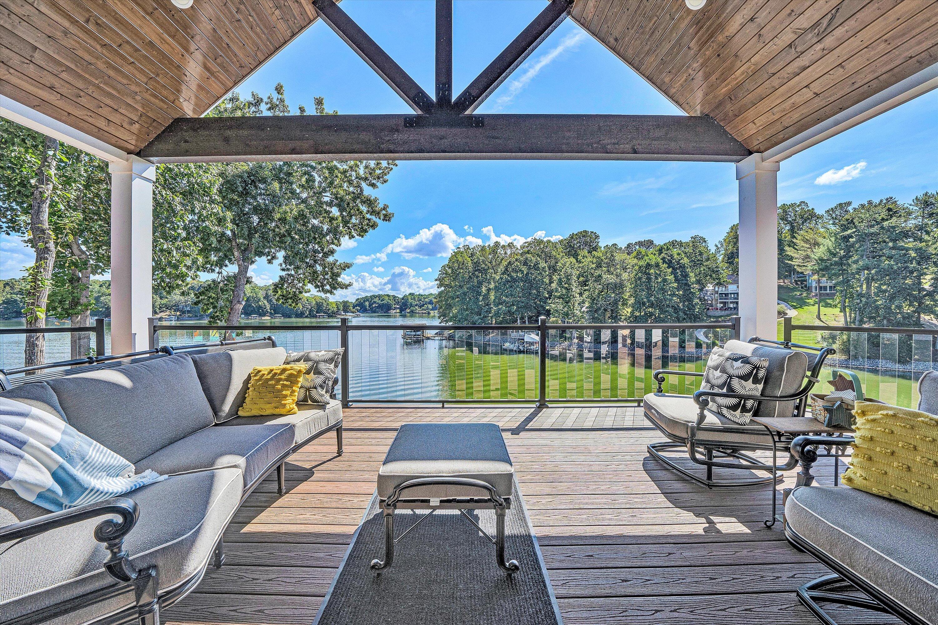 152 Windward Pointe DR