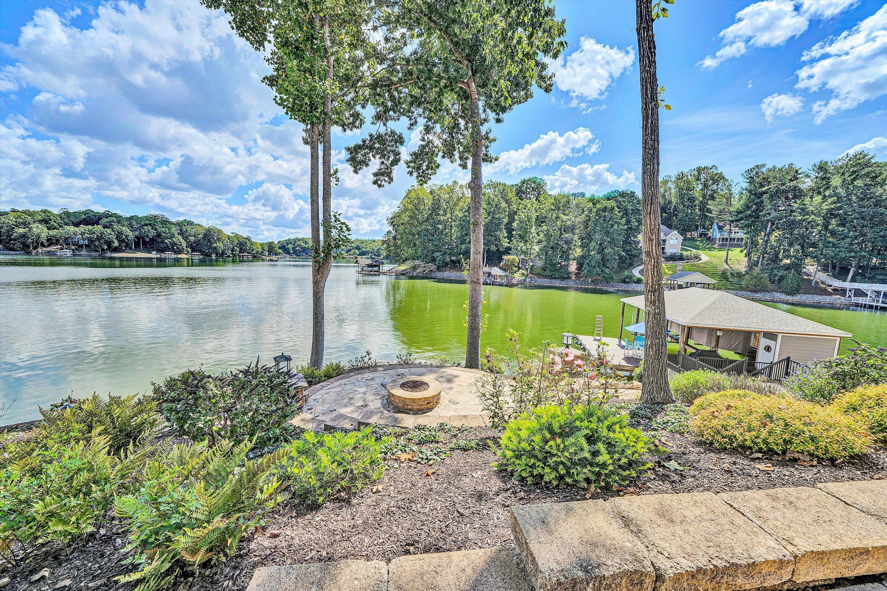 152 Windward Pointe DR