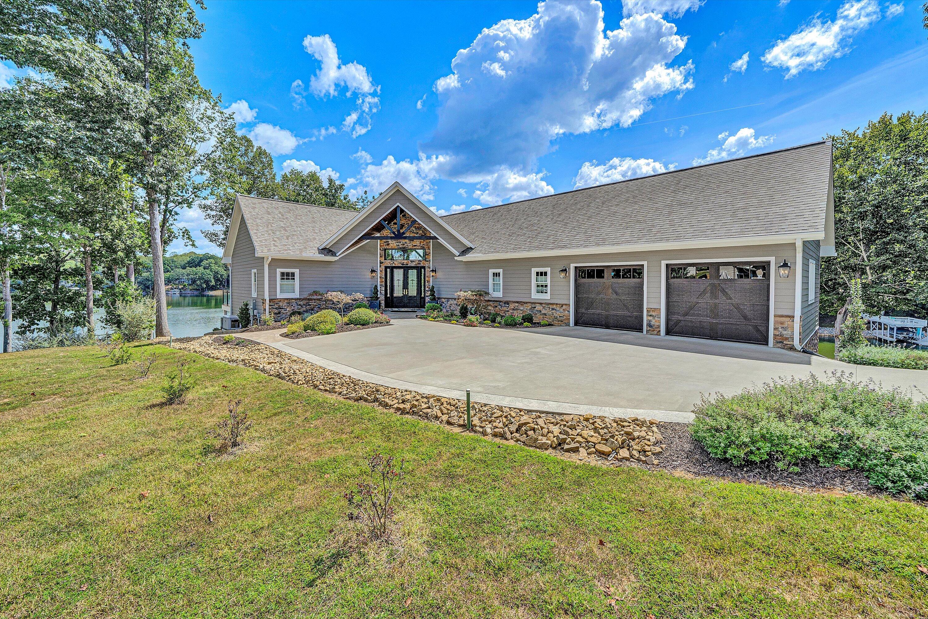 152 Windward Pointe DR