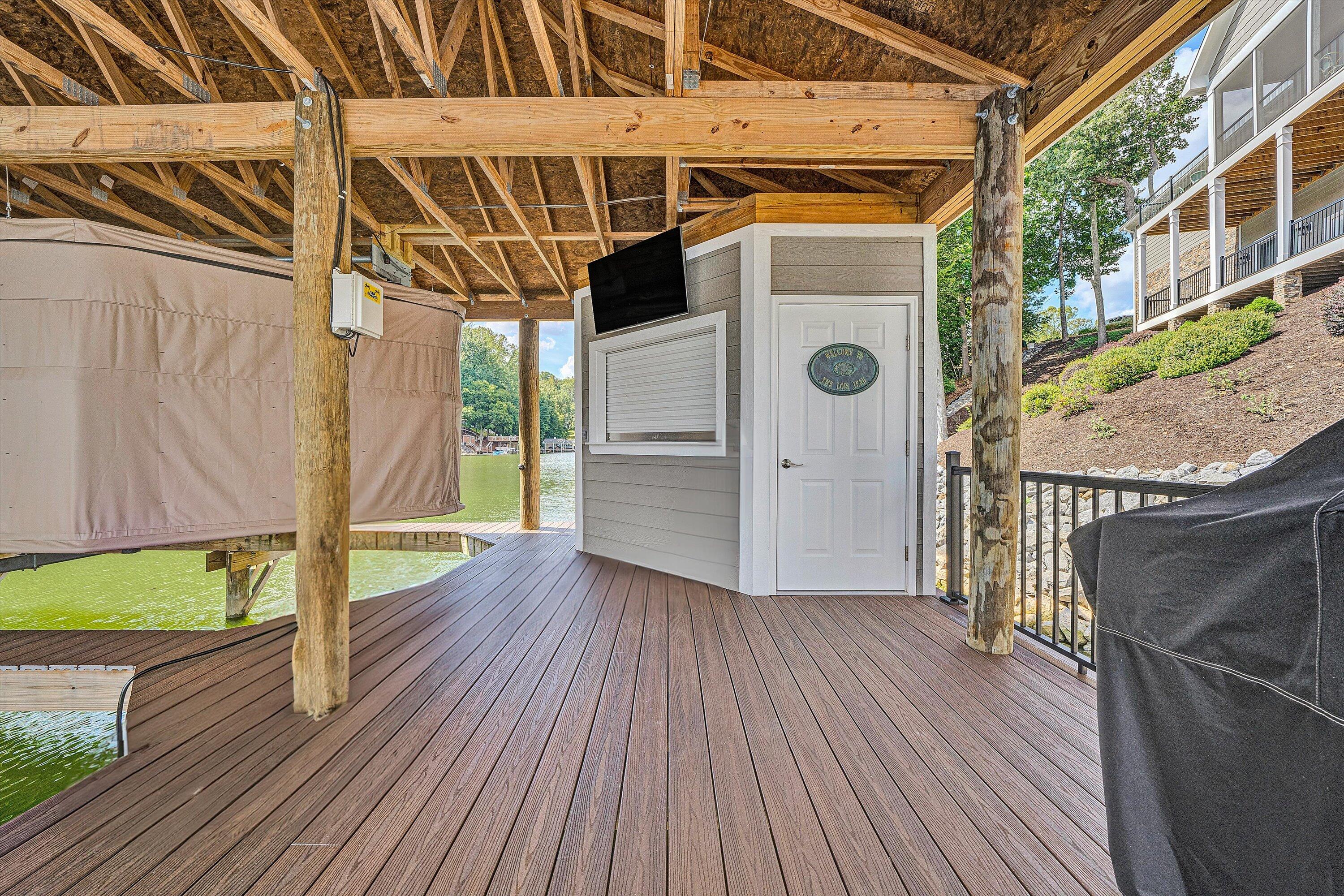 152 Windward Pointe DR
