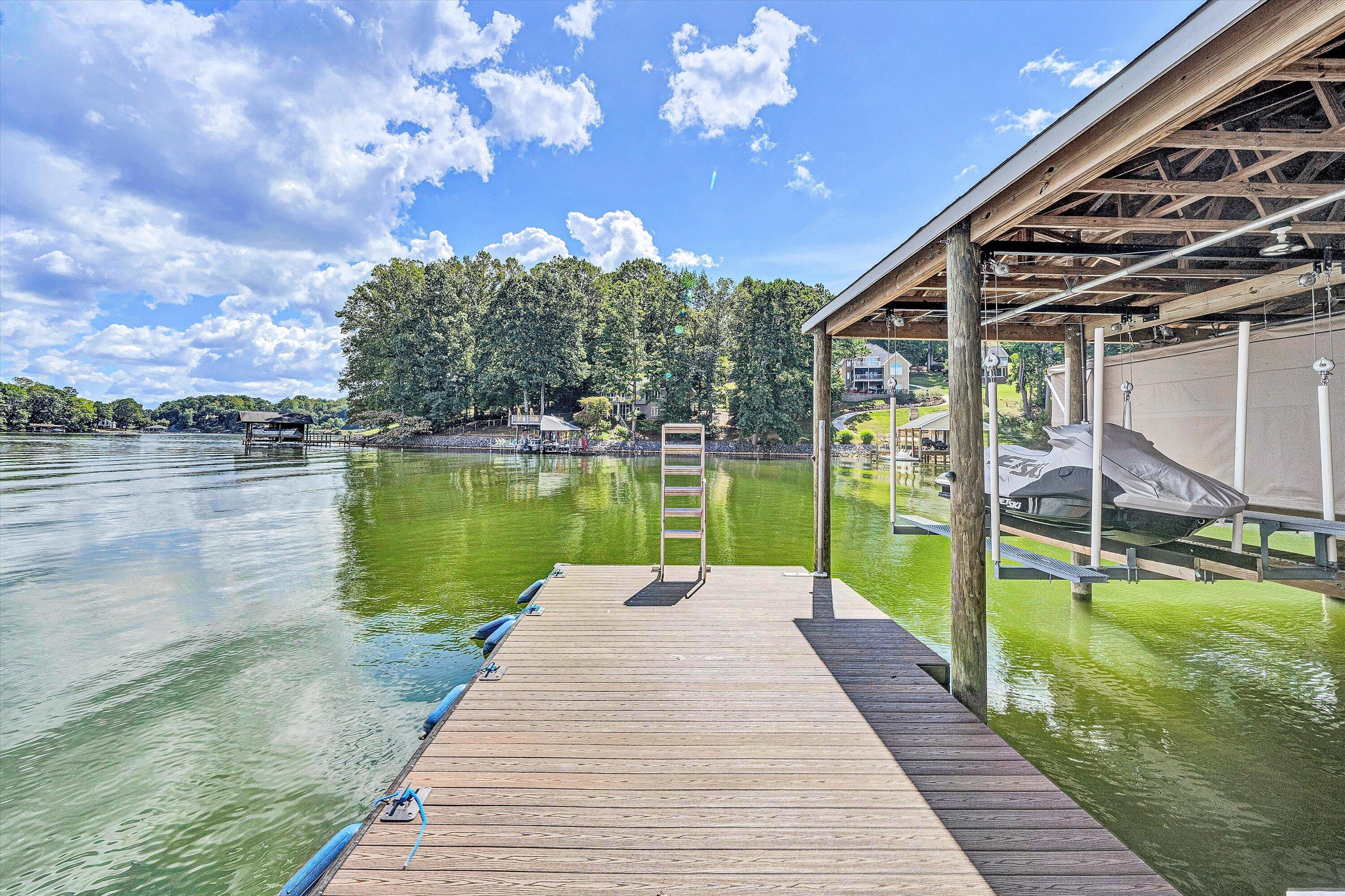 152 Windward Pointe DR