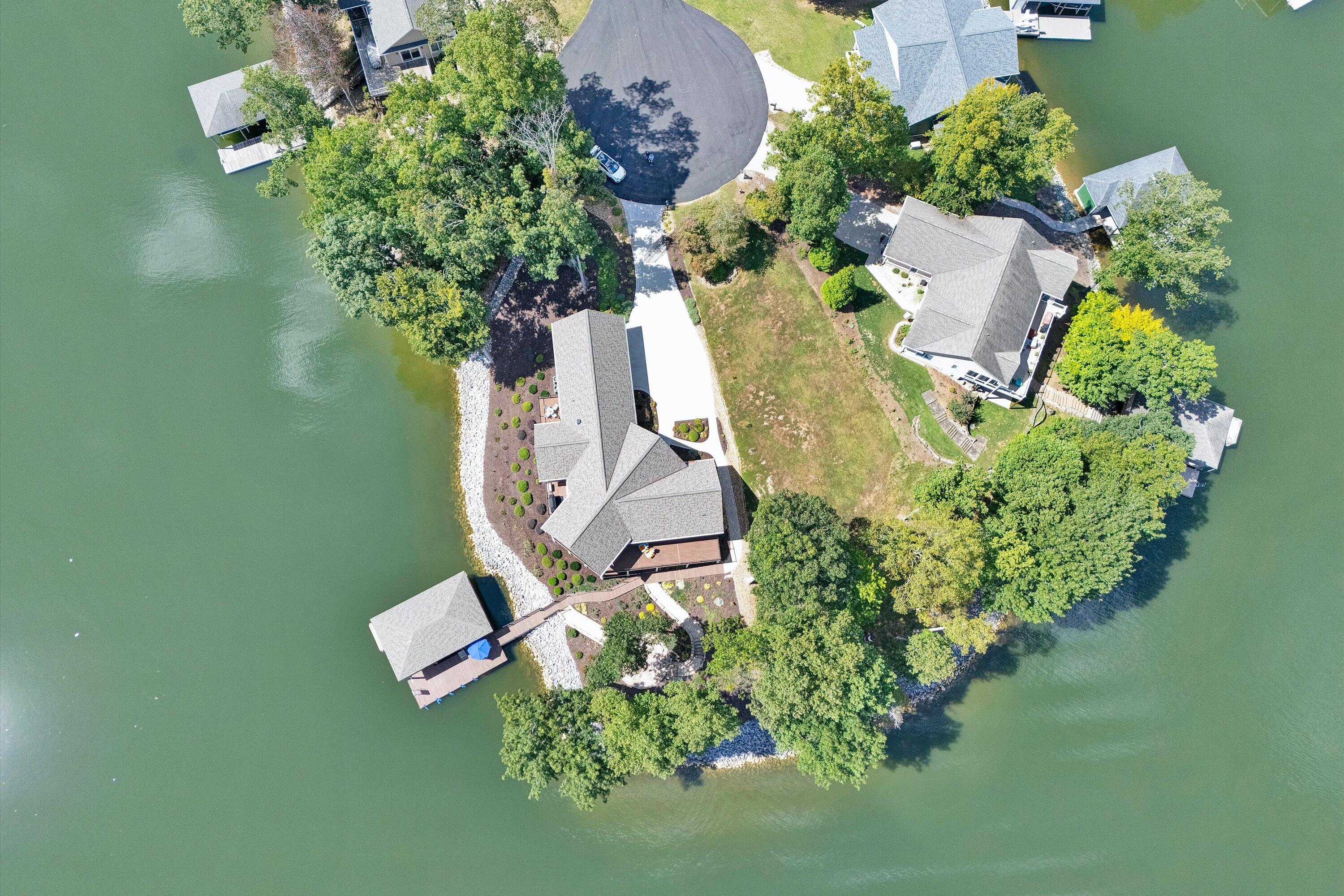 152 Windward Pointe DR