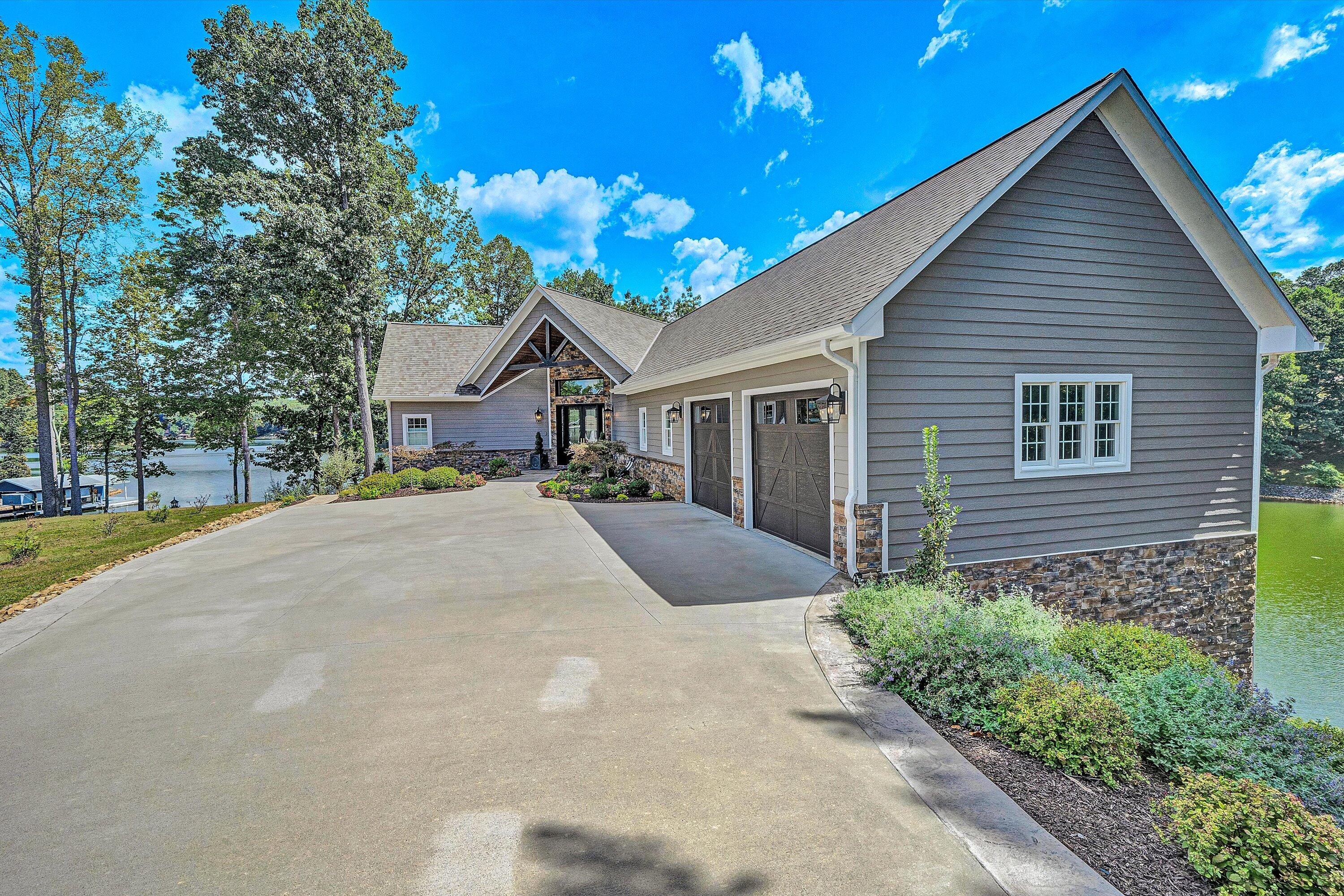 152 Windward Pointe DR