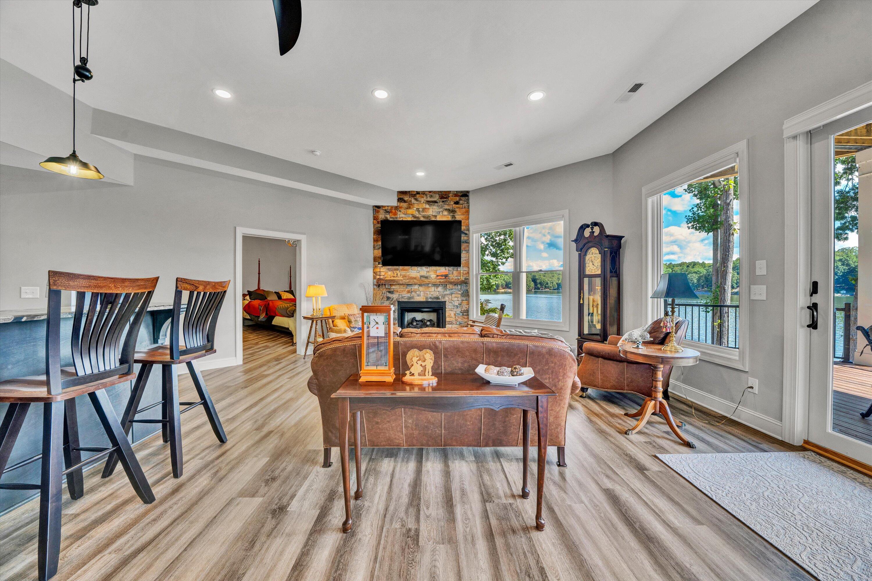 152 Windward Pointe DR