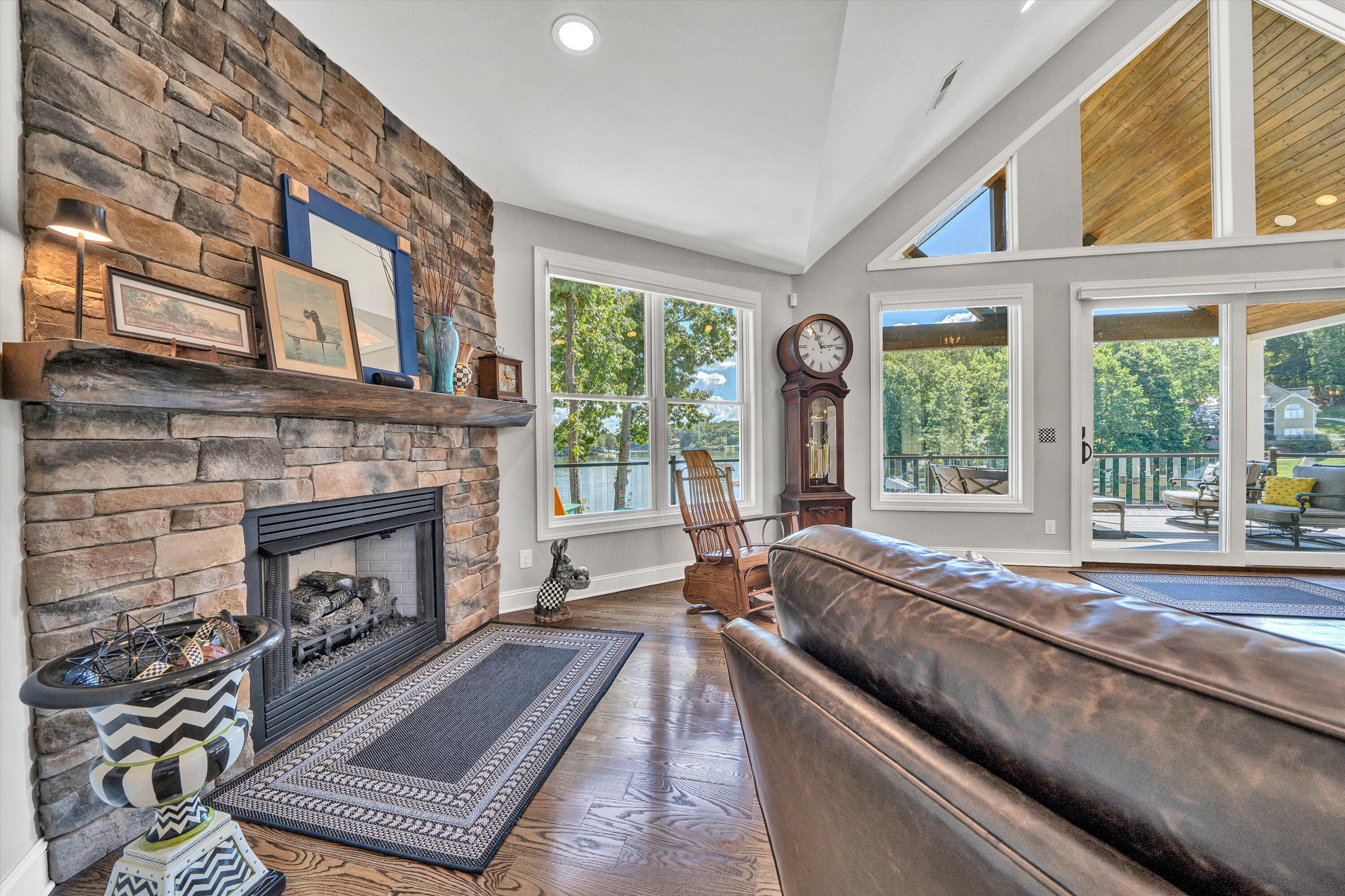 152 Windward Pointe DR