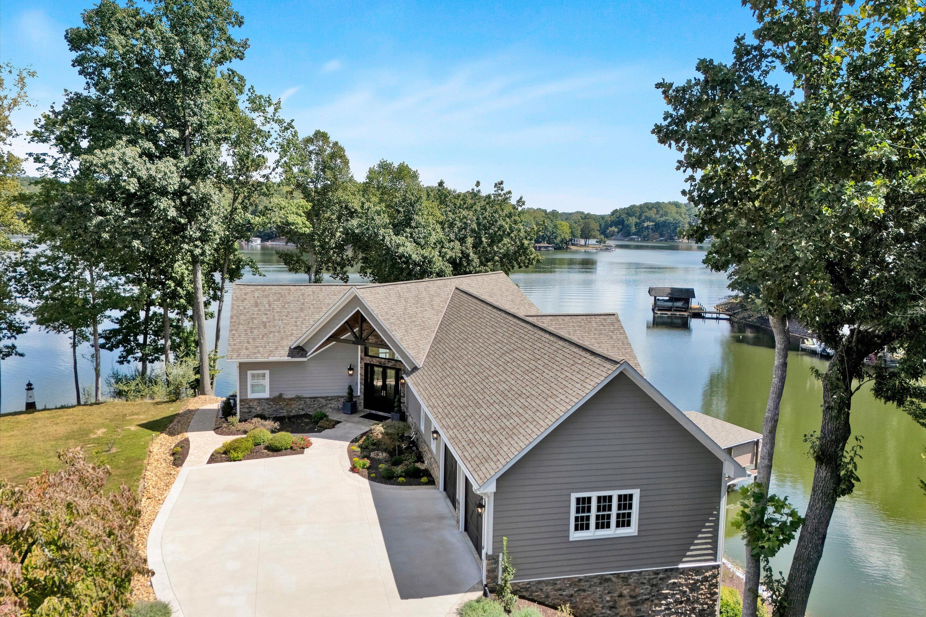 152 Windward Pointe DR