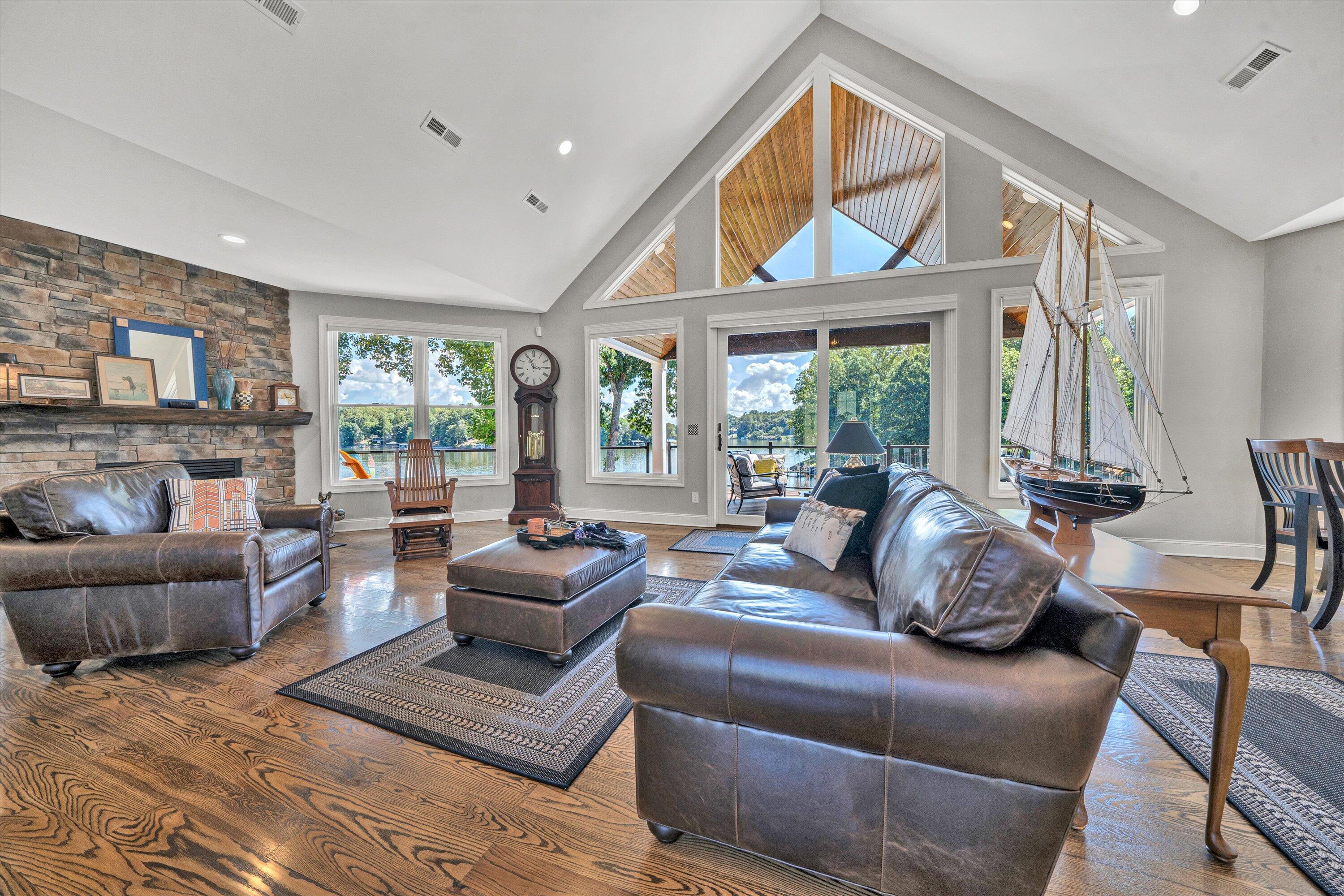152 Windward Pointe DR