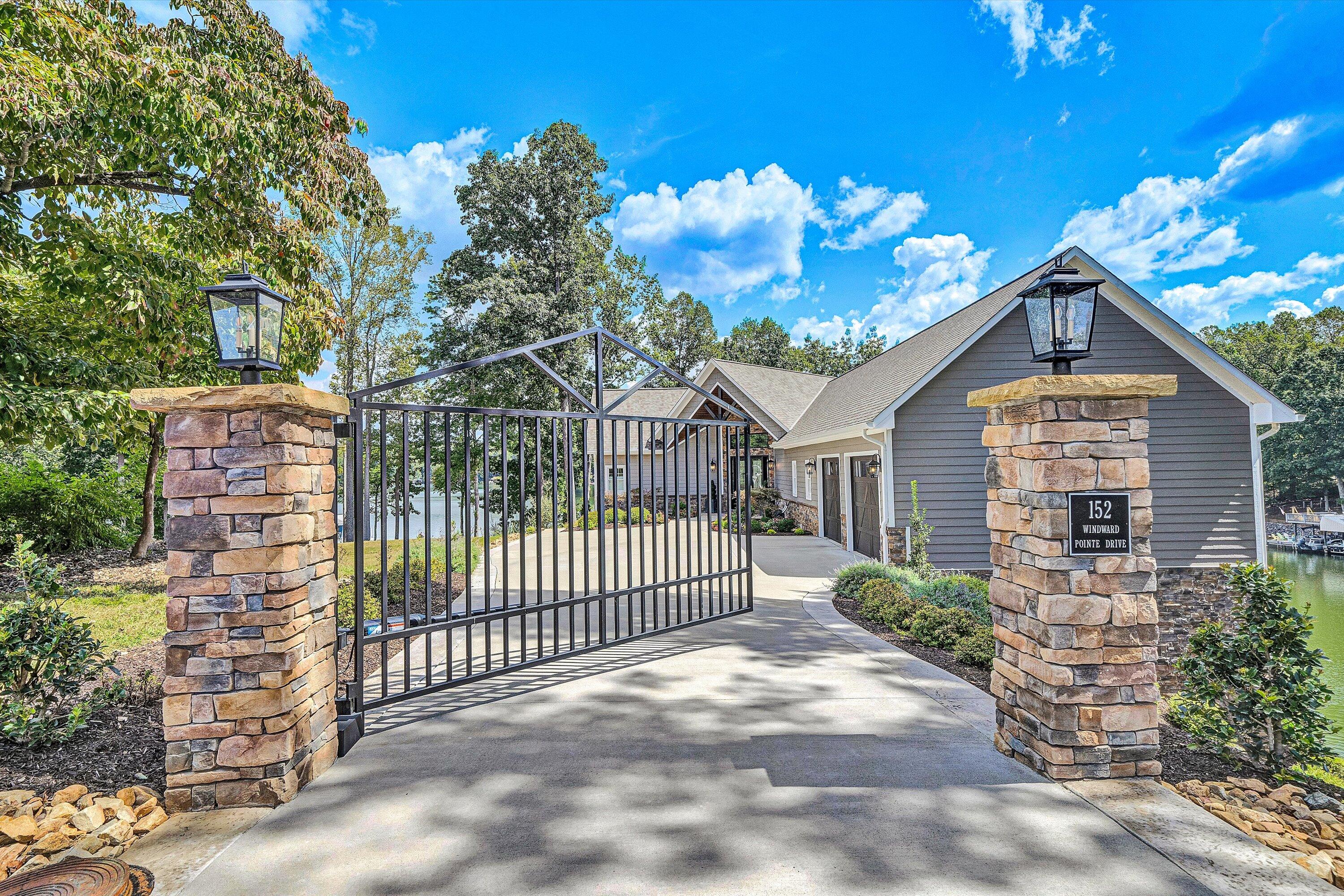152 Windward Pointe DR