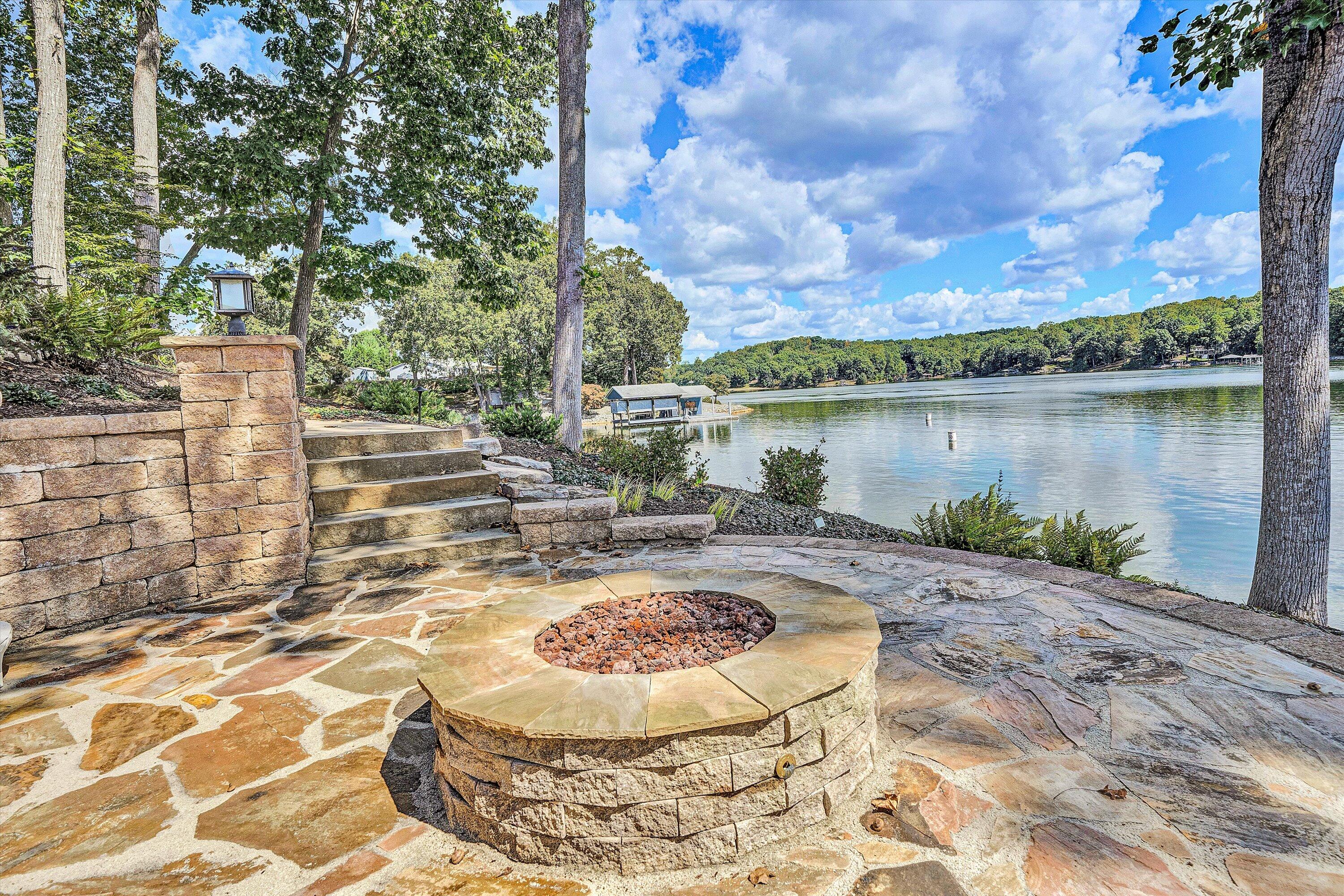 152 Windward Pointe DR