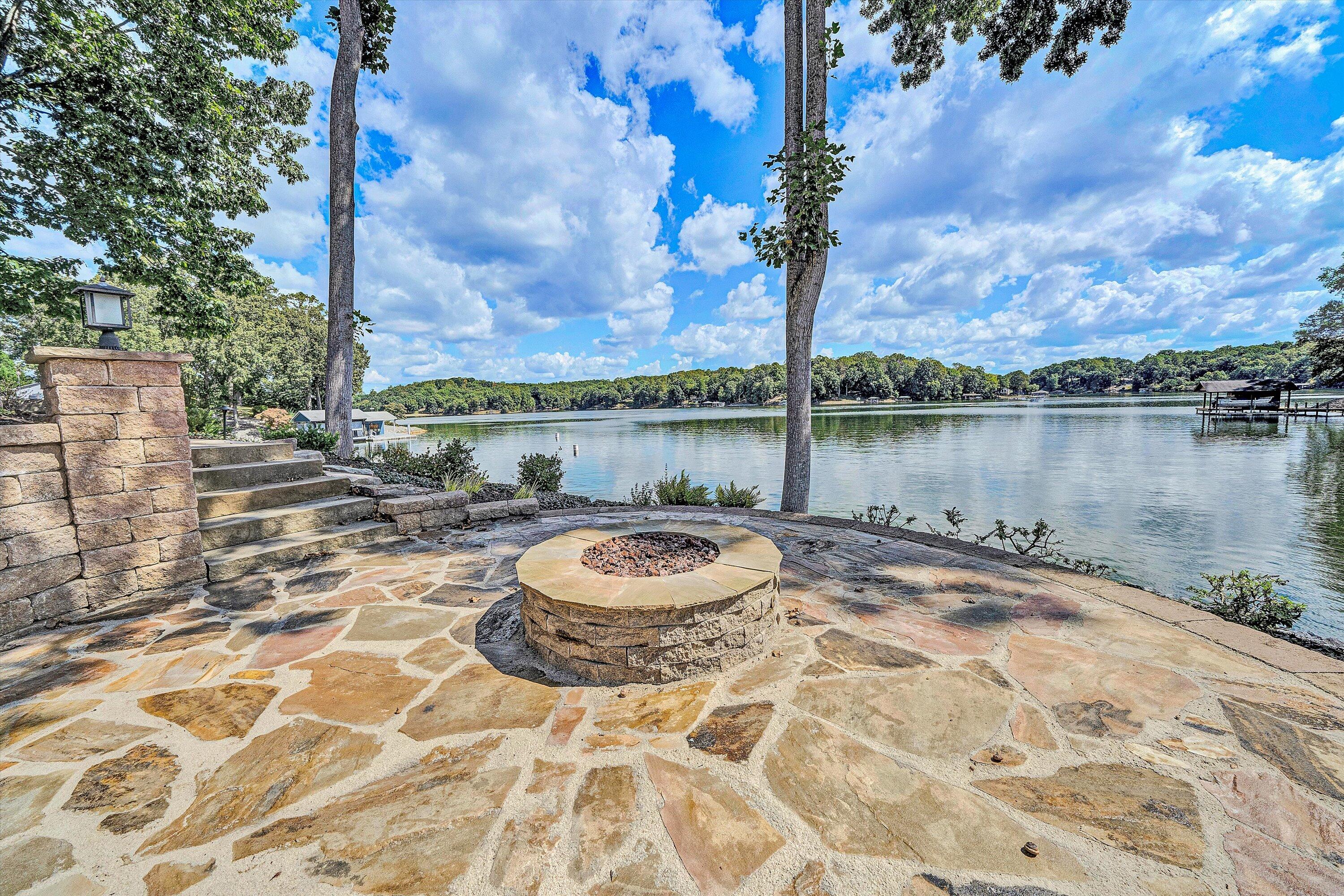 152 Windward Pointe DR