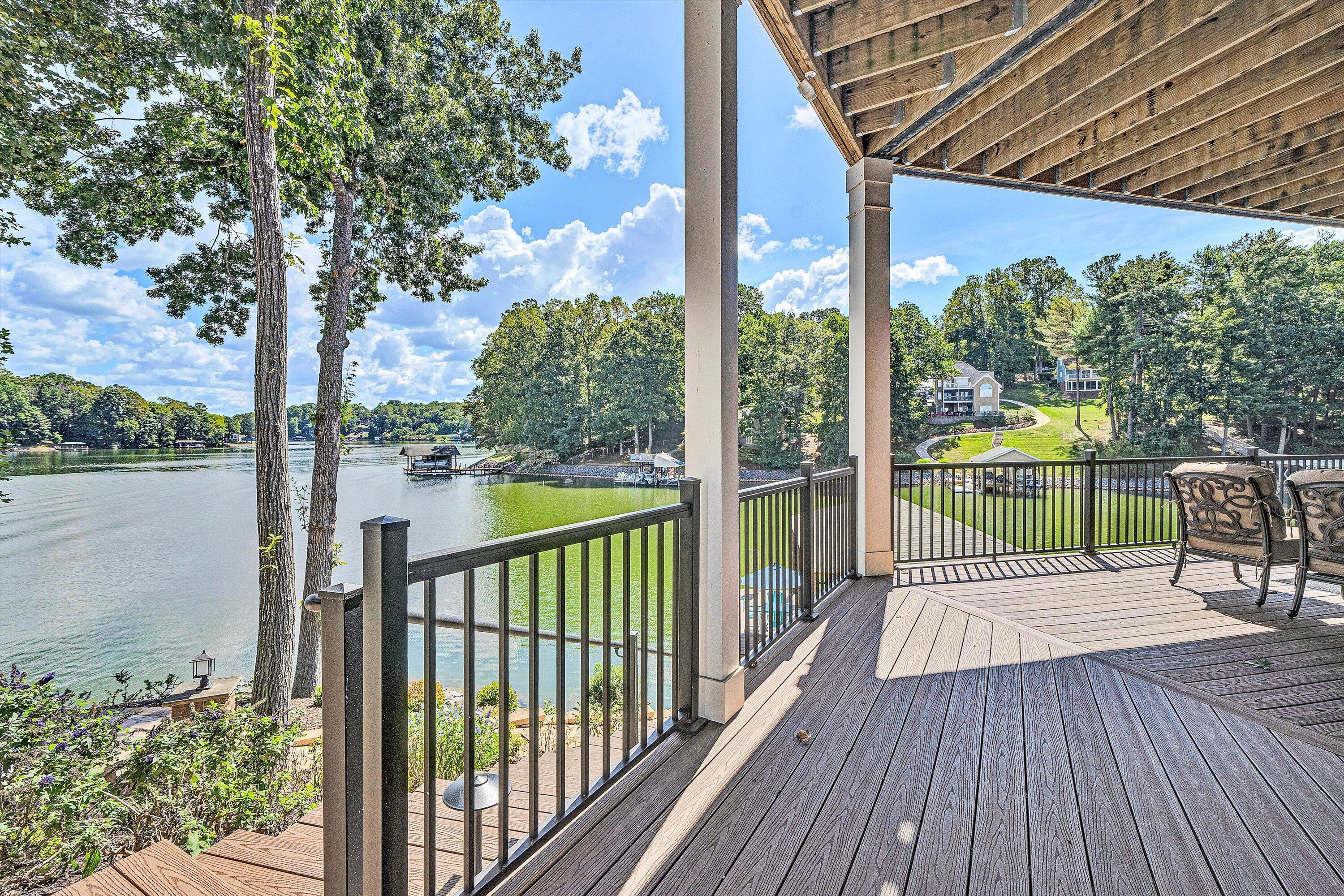 152 Windward Pointe DR