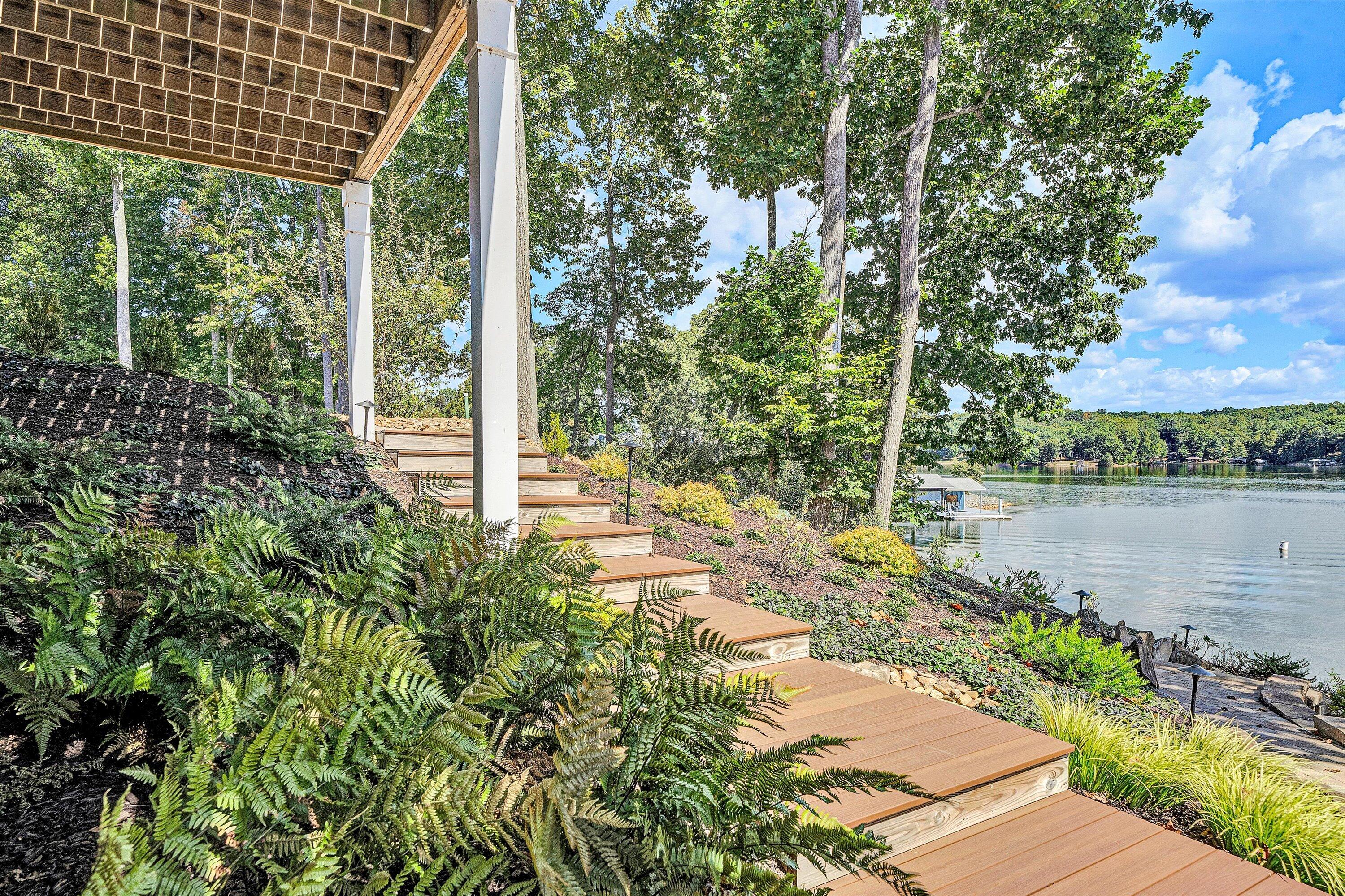 152 Windward Pointe DR