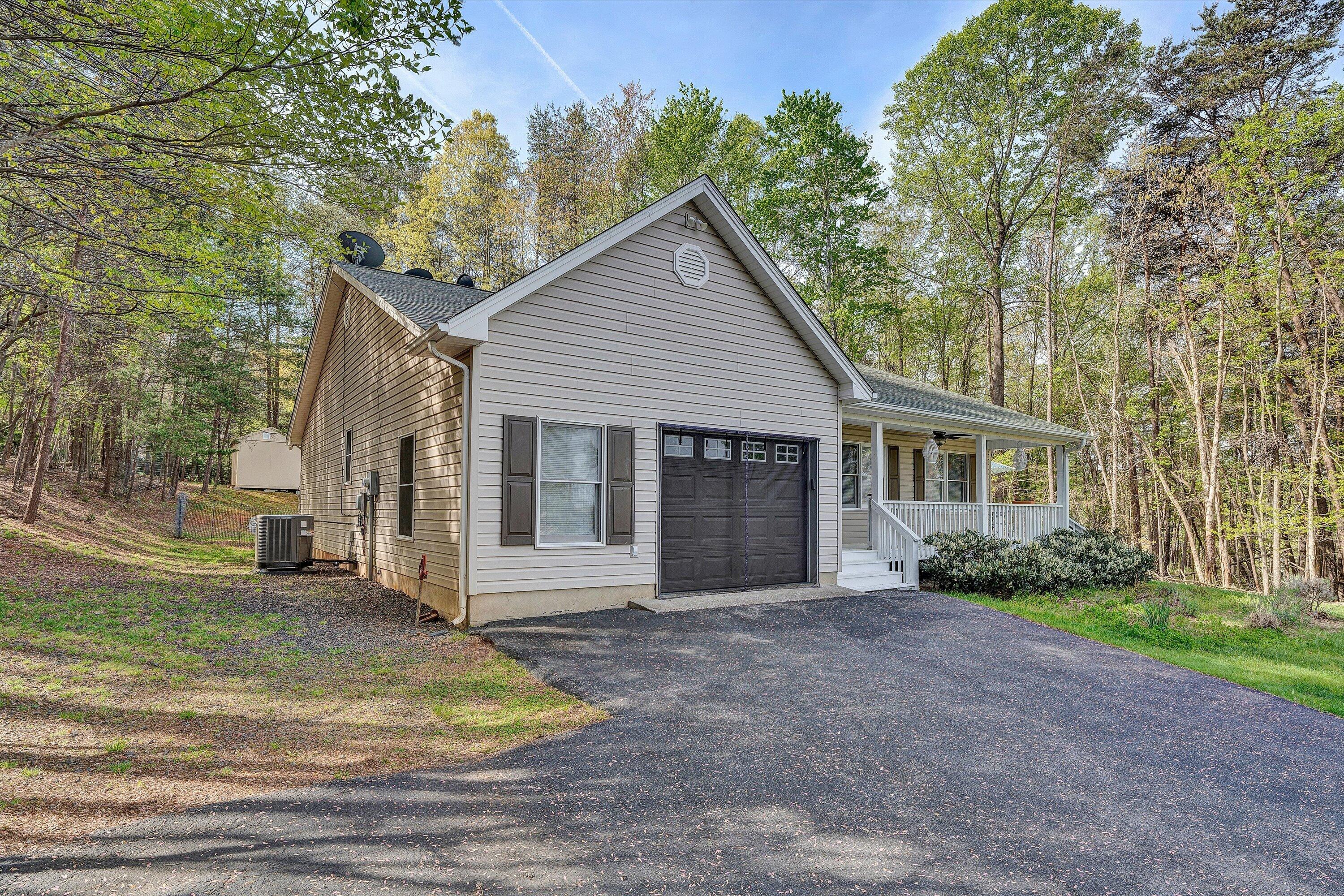 990 Highland Lake RD