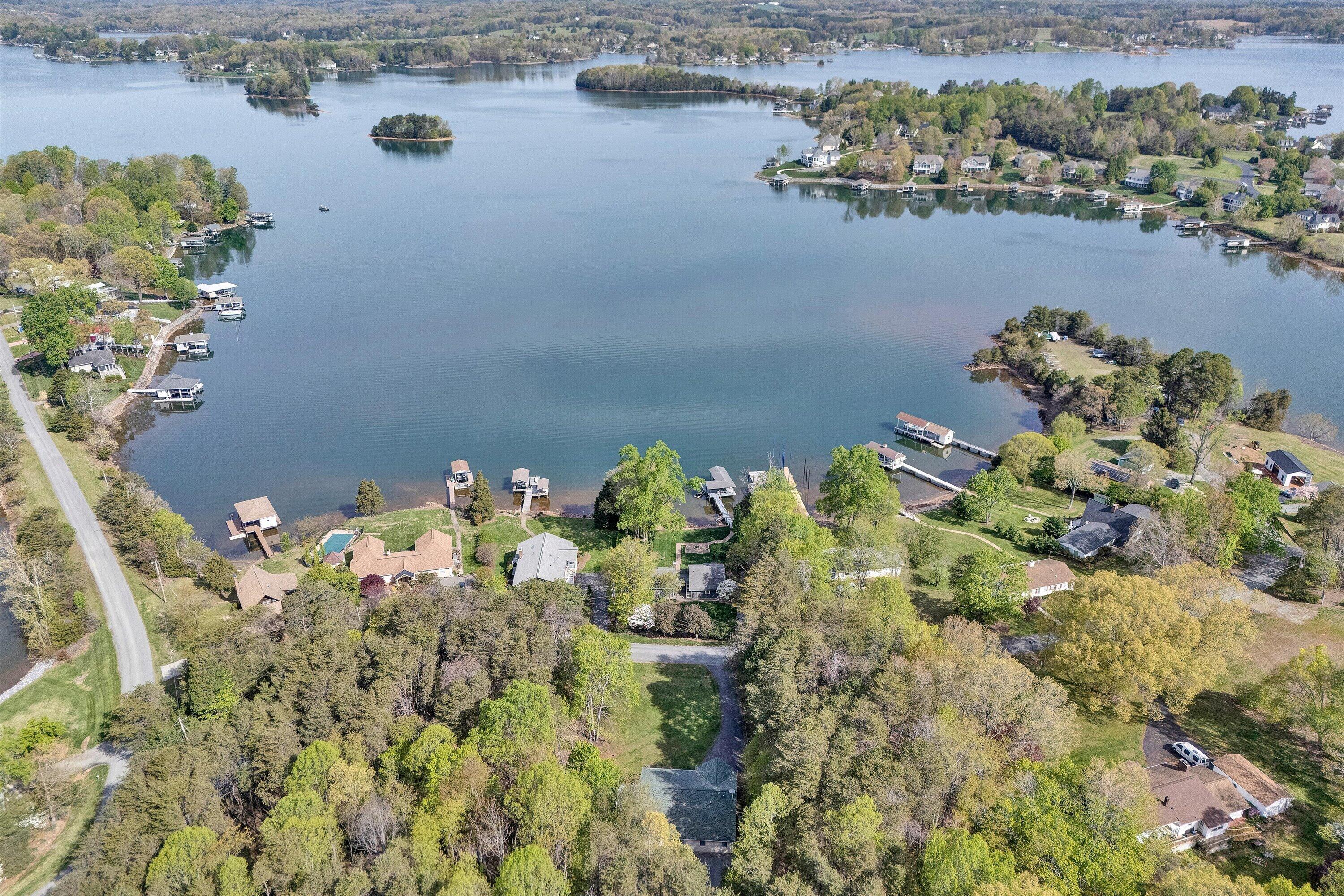 990 Highland Lake RD