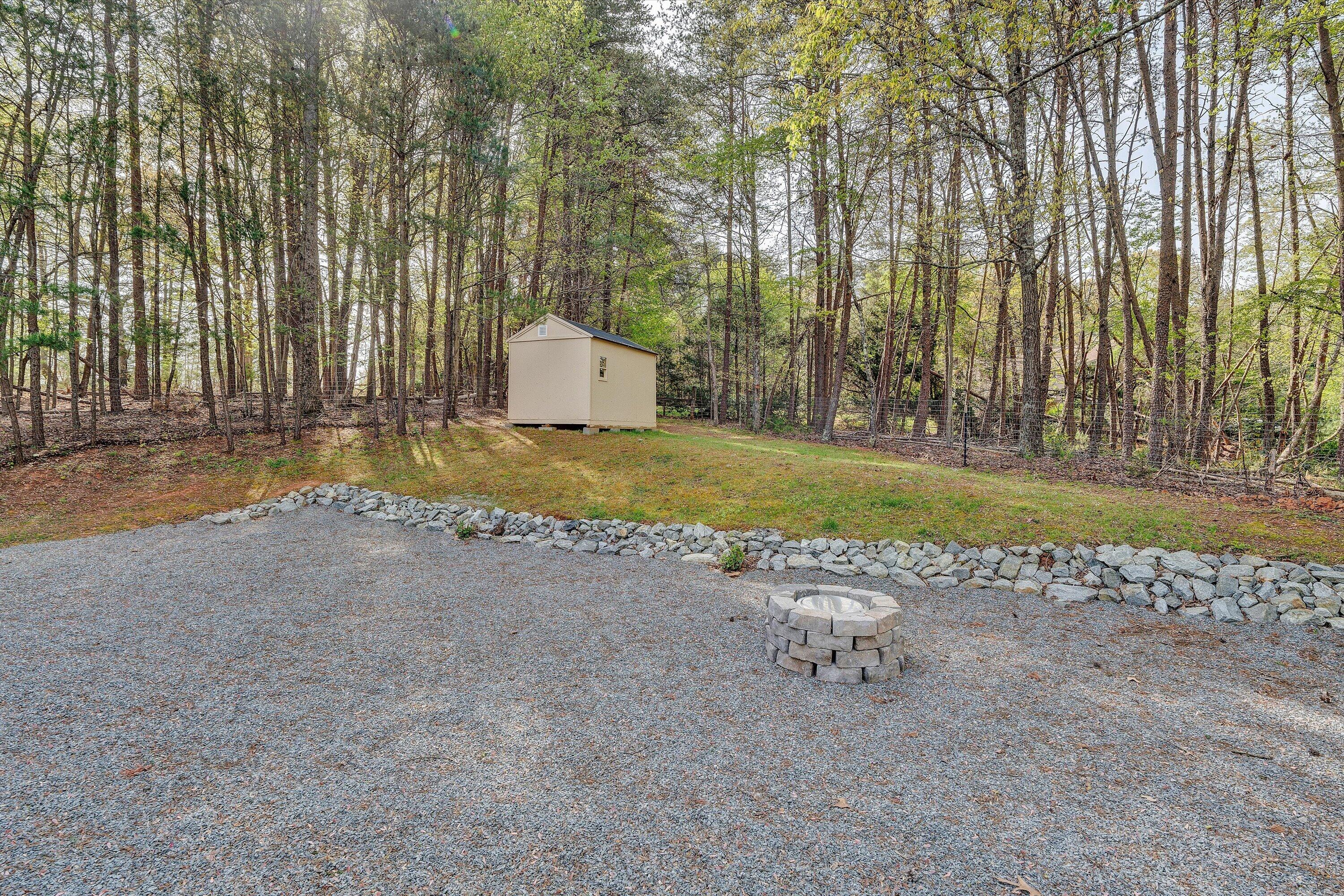 990 Highland Lake RD