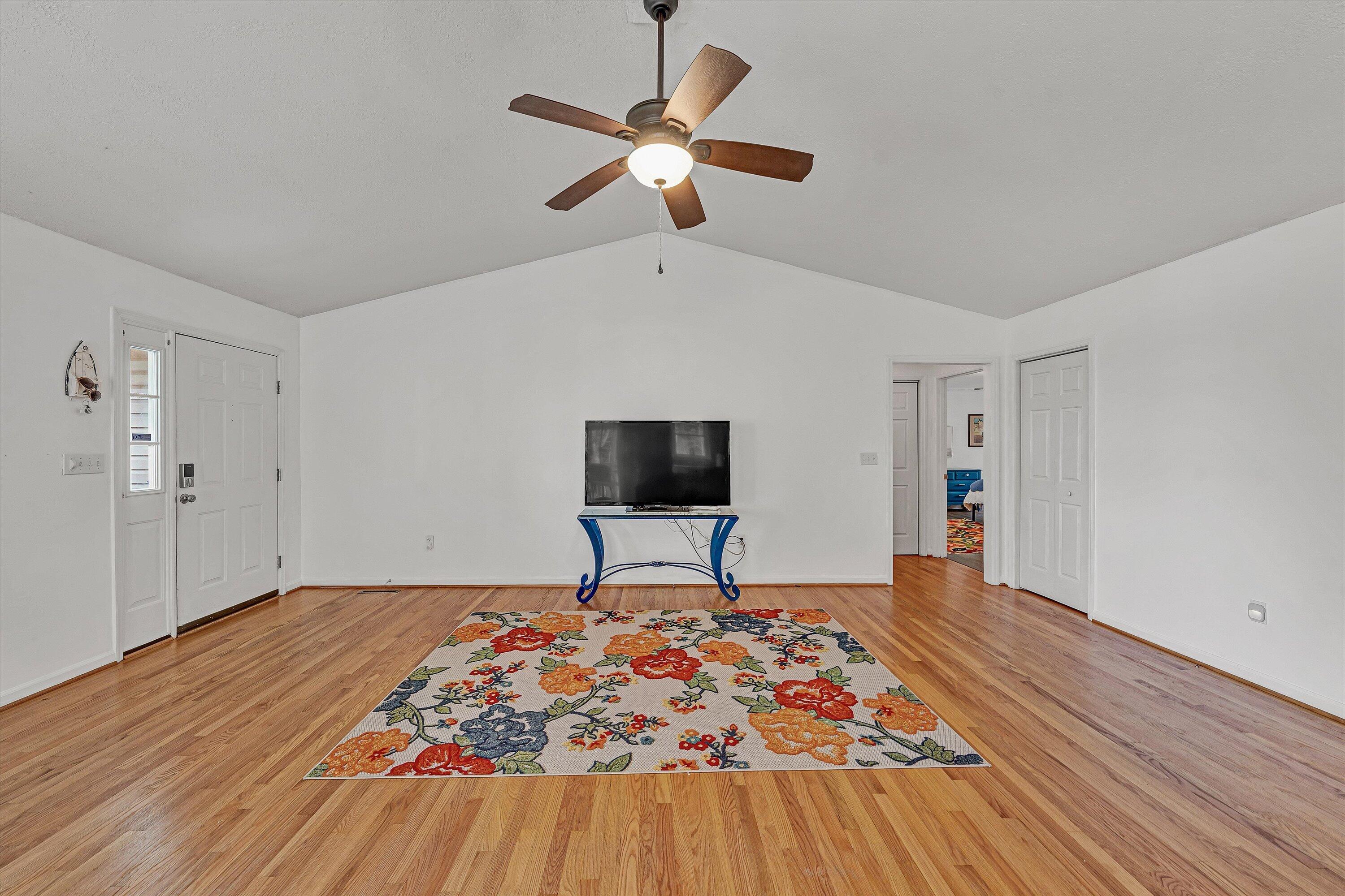 990 Highland Lake RD