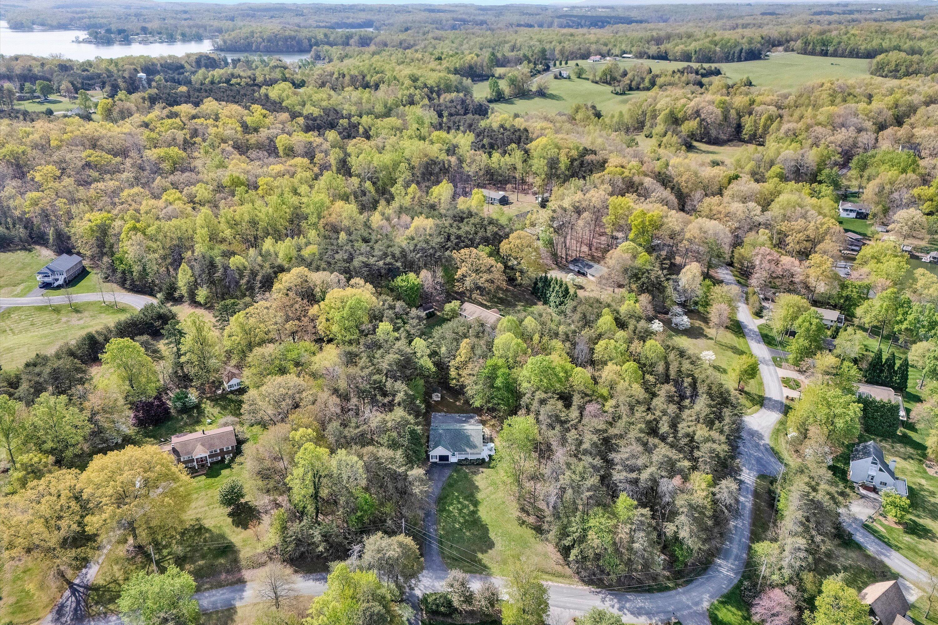 990 Highland Lake RD