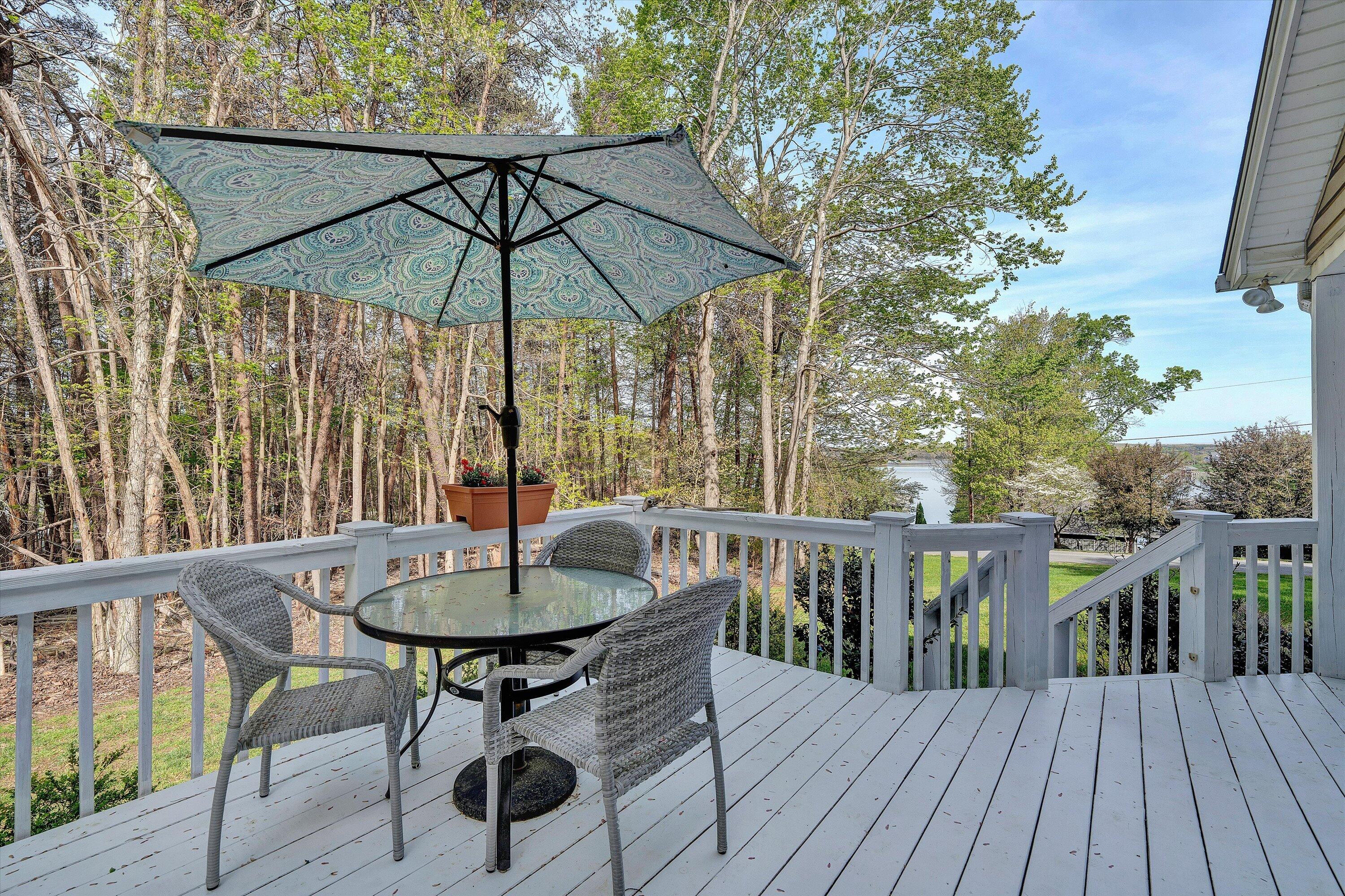 990 Highland Lake RD