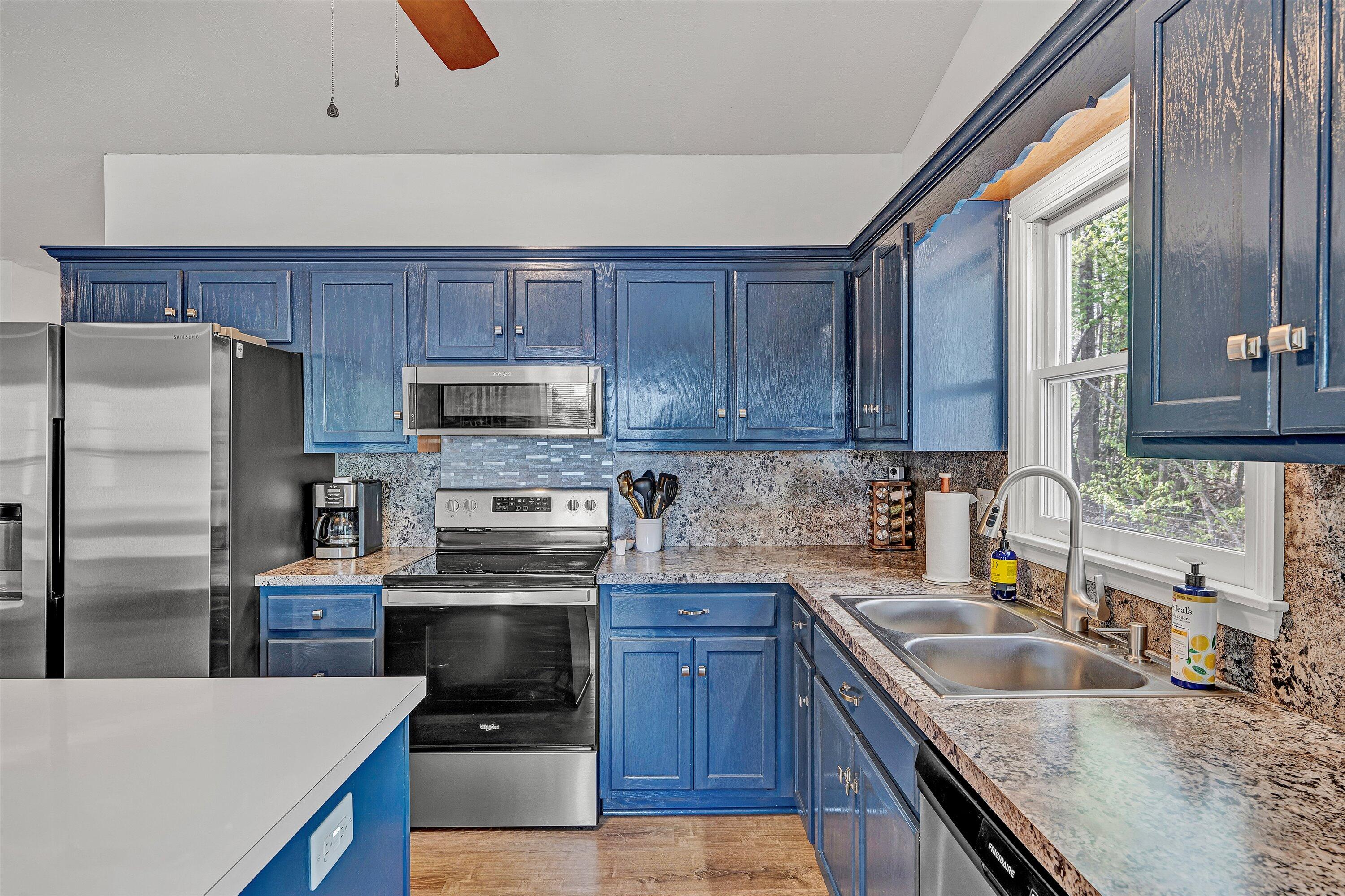 990 Highland Lake RD