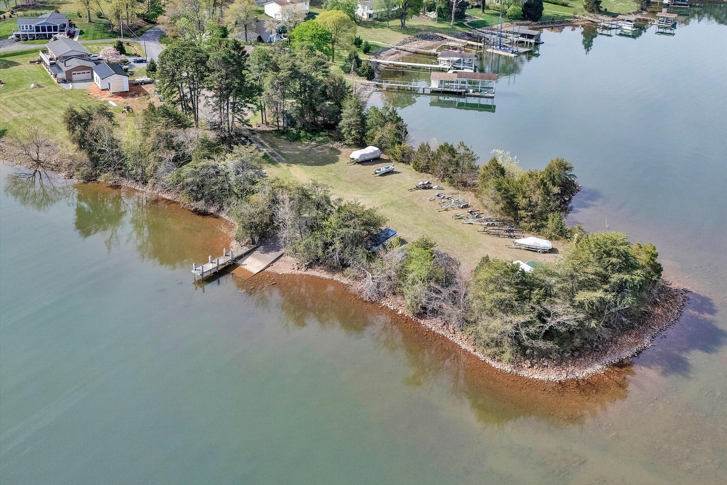 990 Highland Lake RD