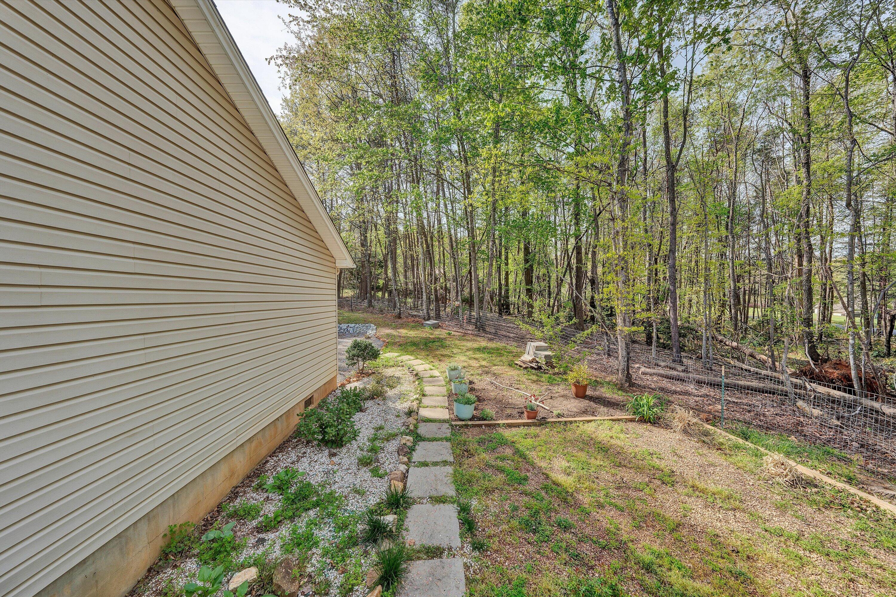 990 Highland Lake RD