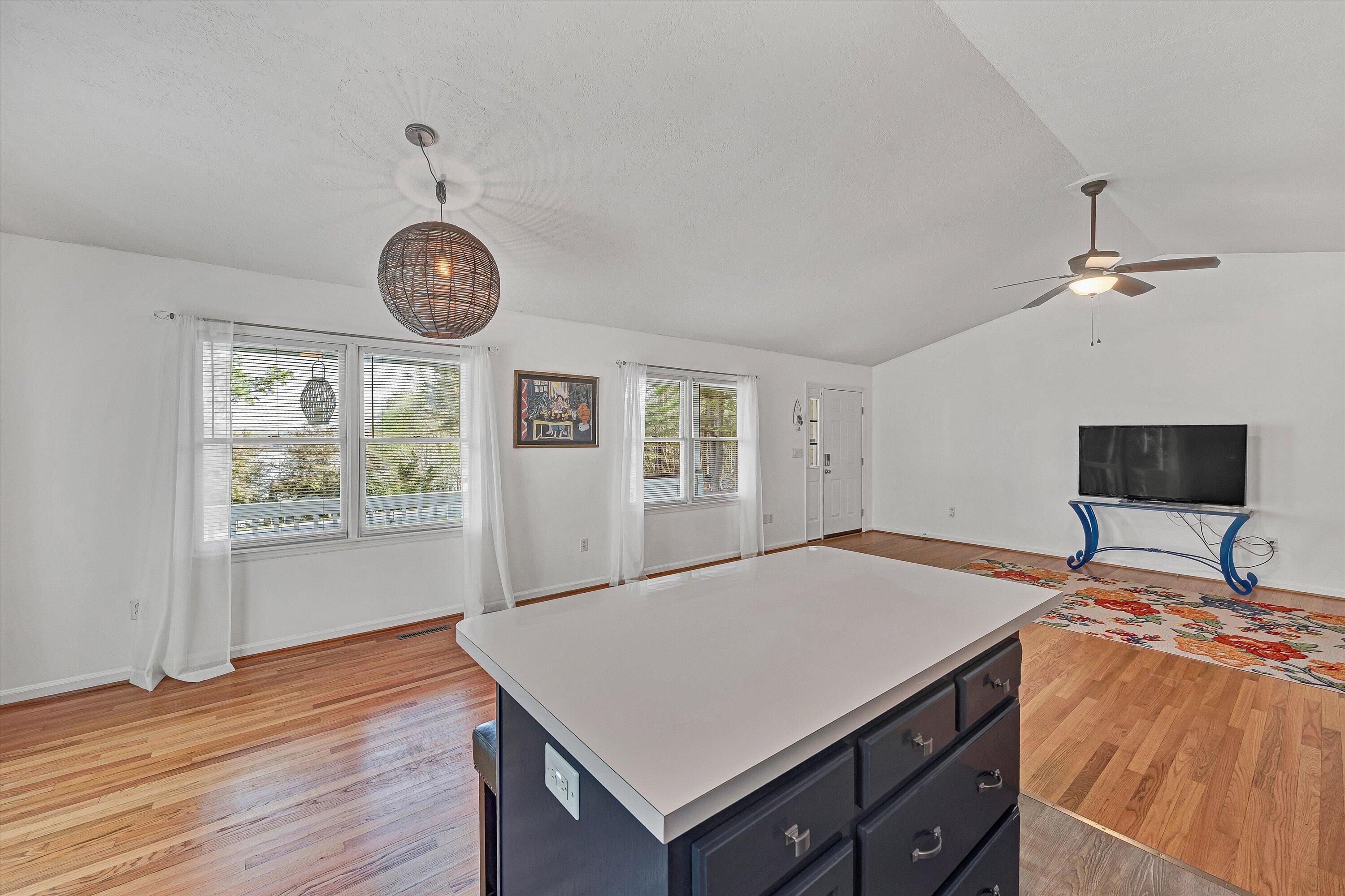 990 Highland Lake RD