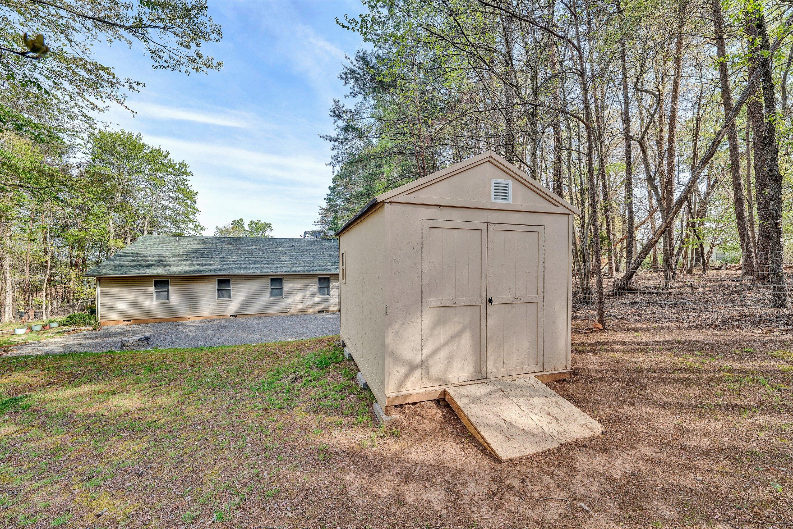 990 Highland Lake RD