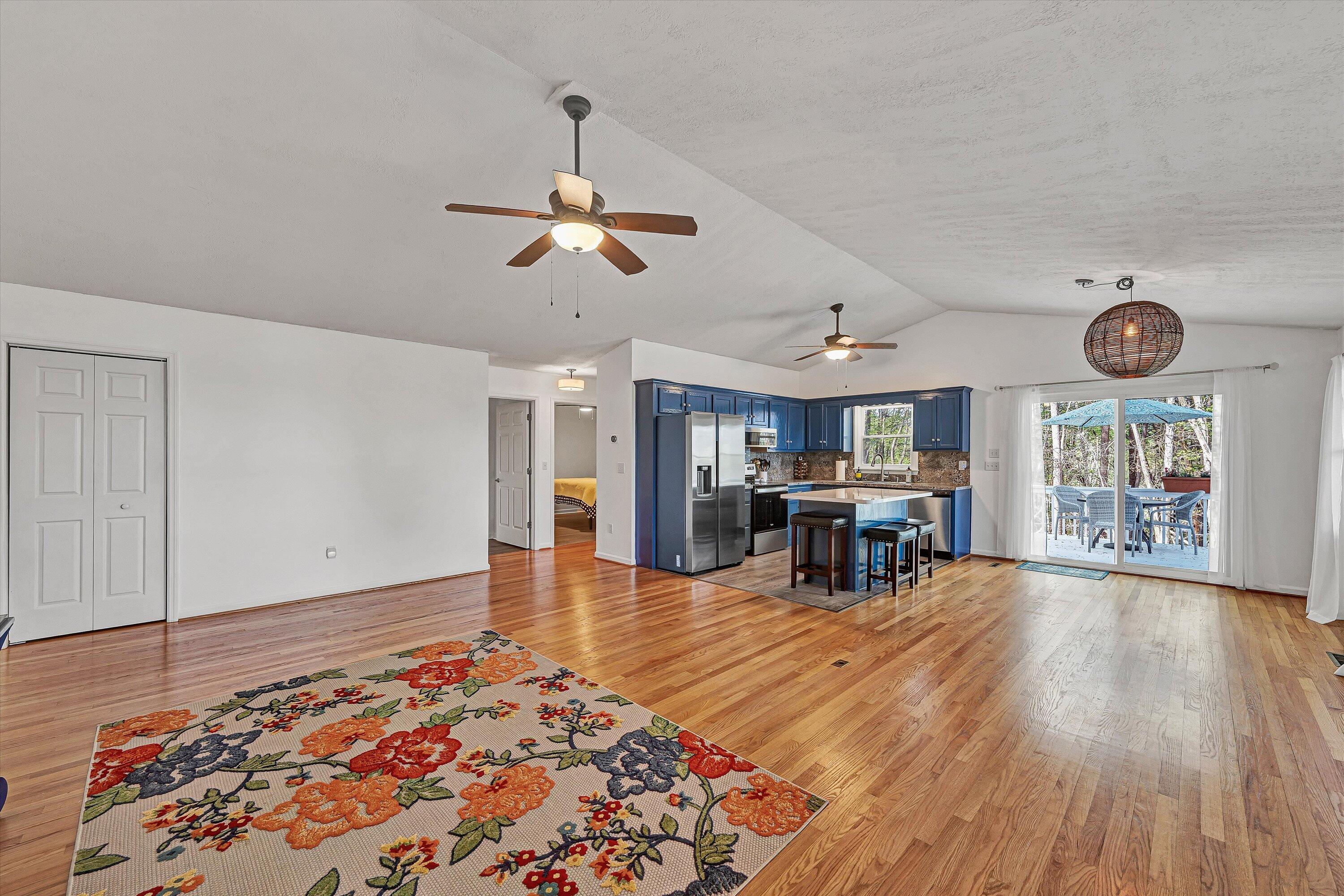 990 Highland Lake RD