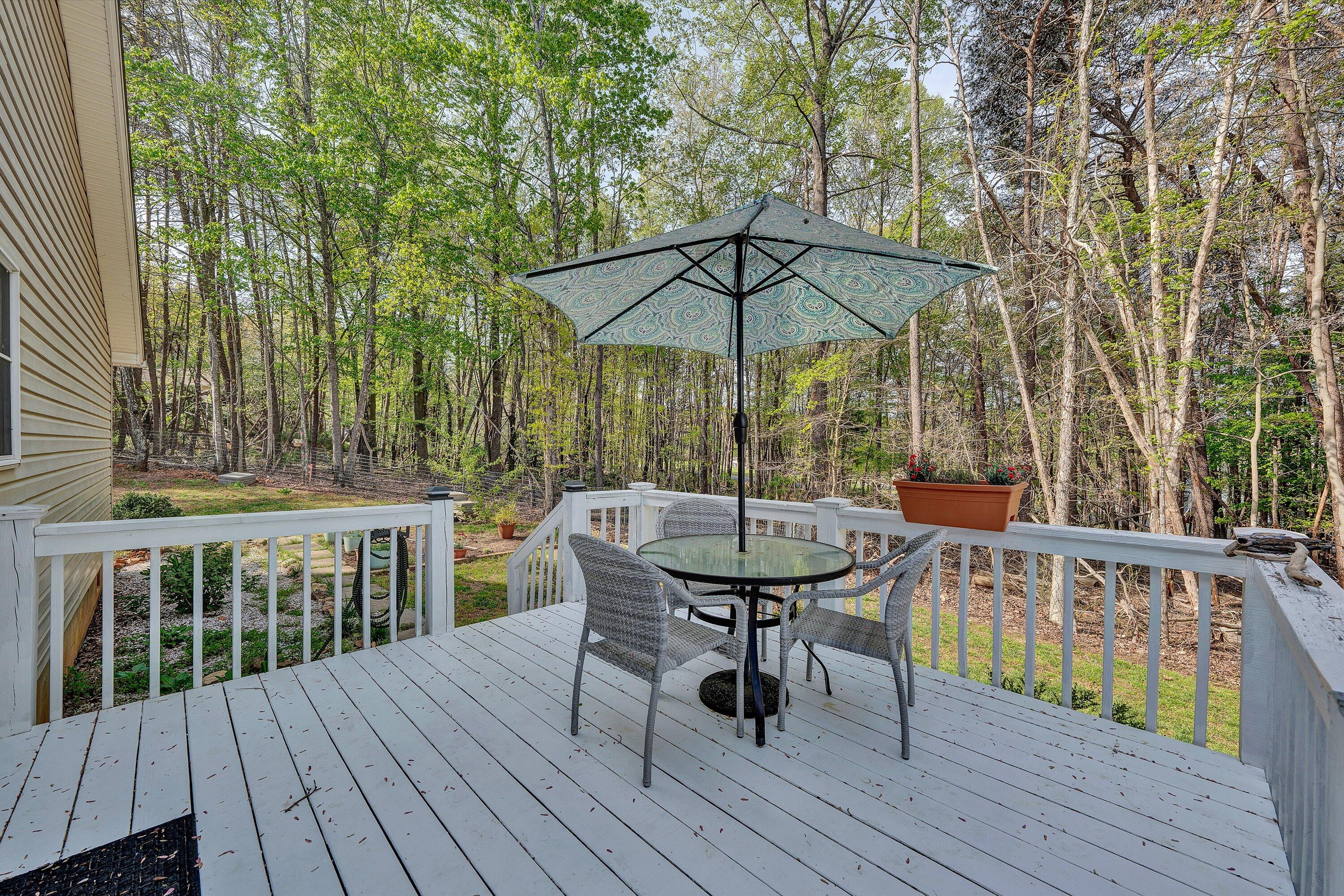 990 Highland Lake RD