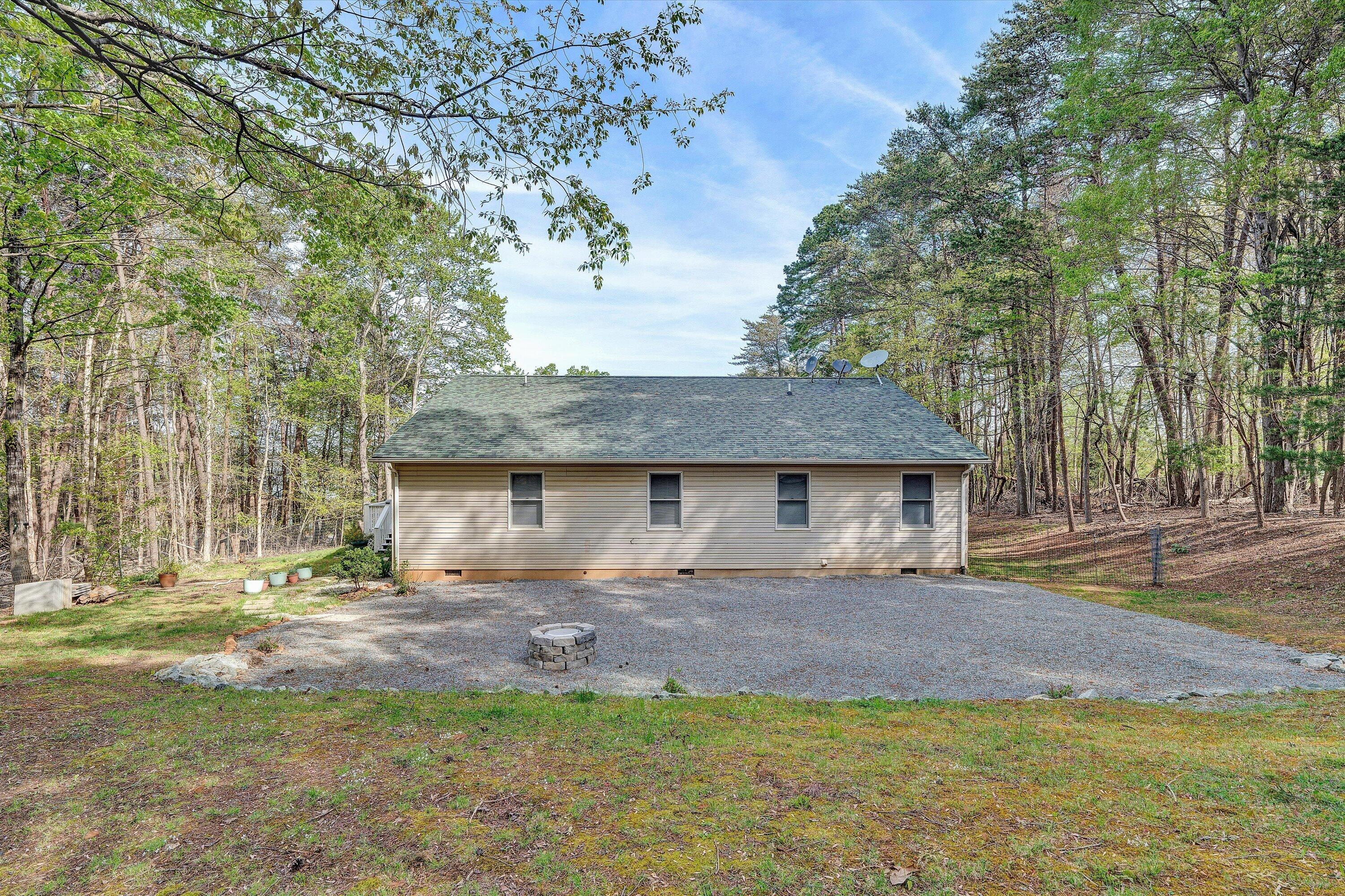 990 Highland Lake RD