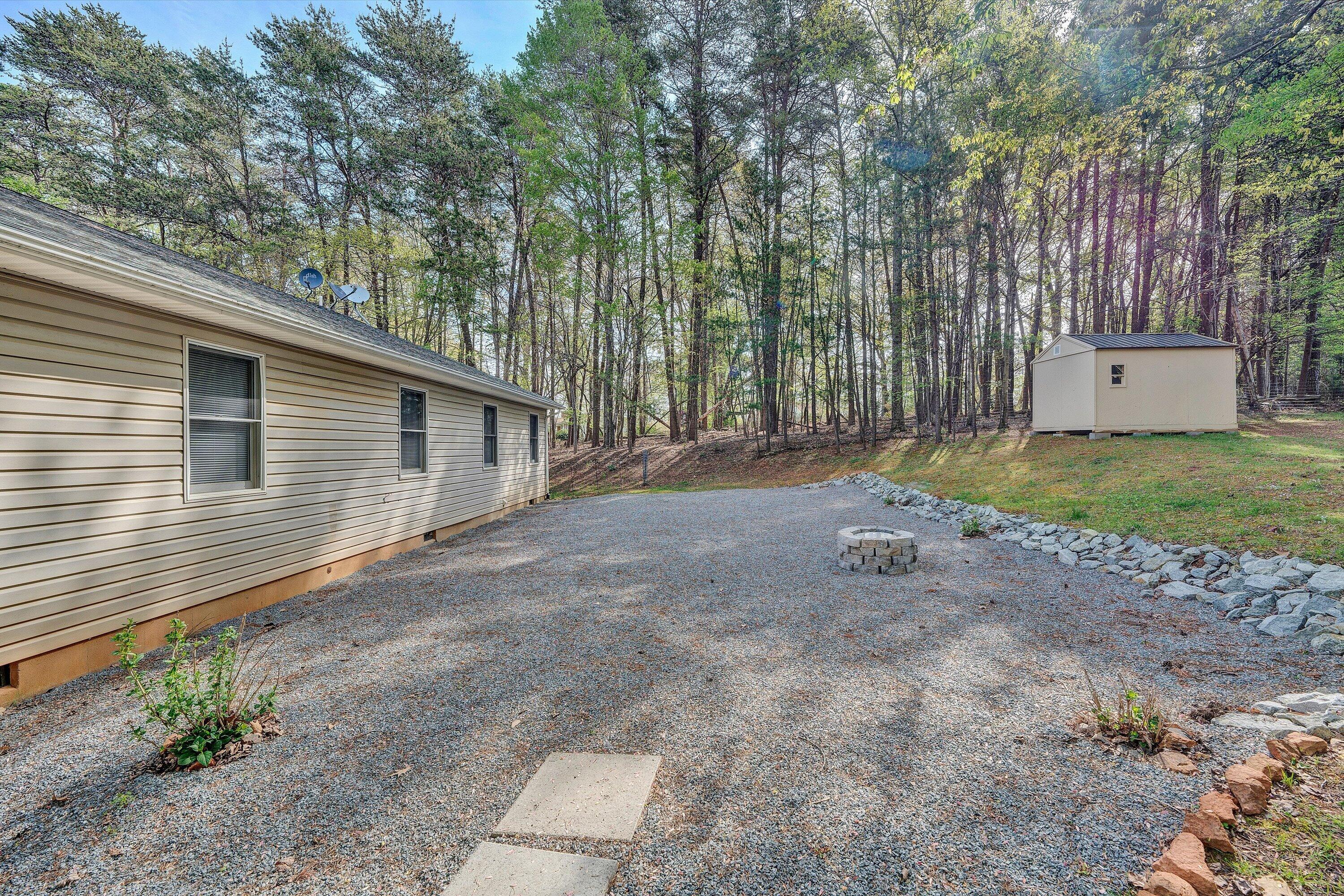 990 Highland Lake RD