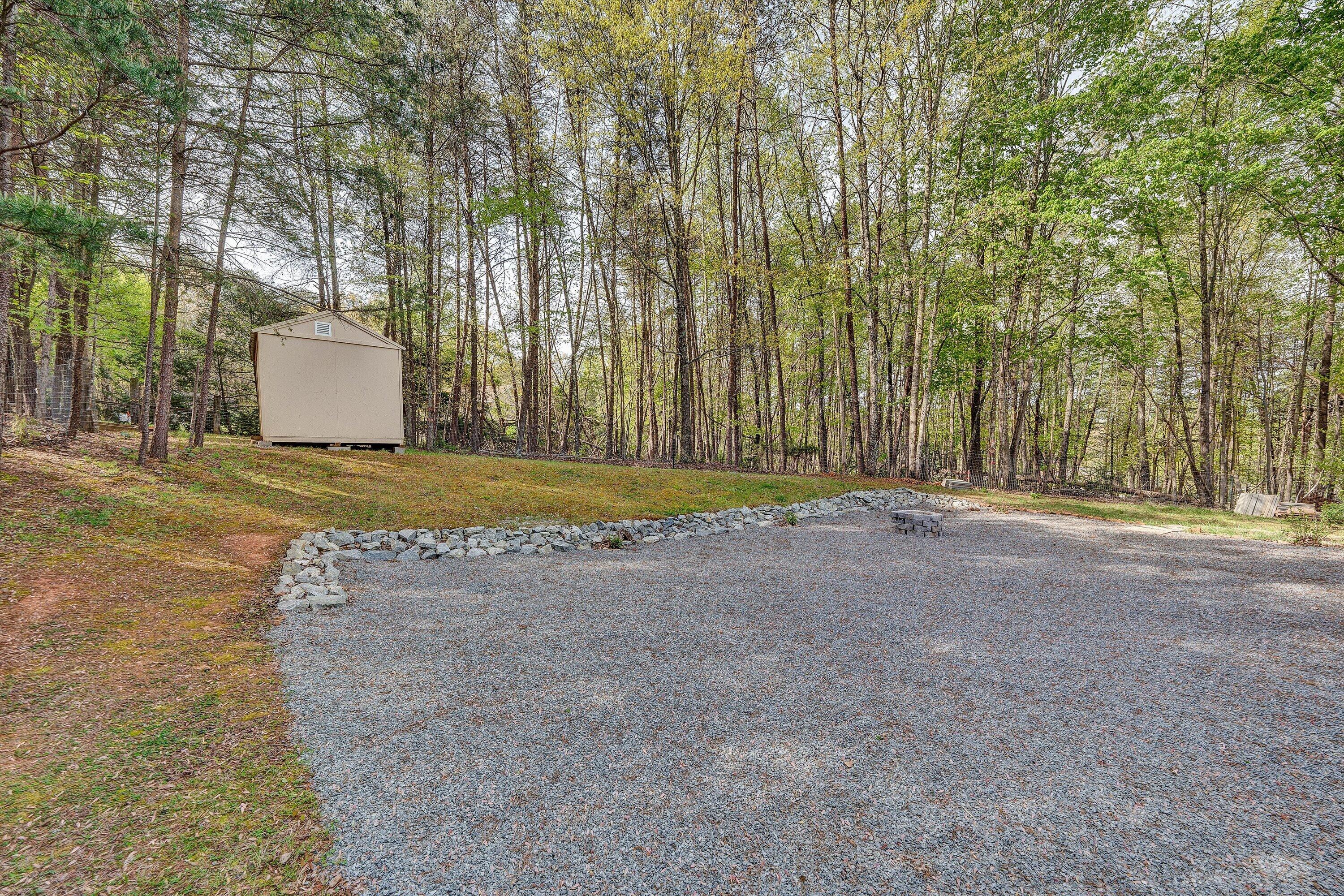 990 Highland Lake RD