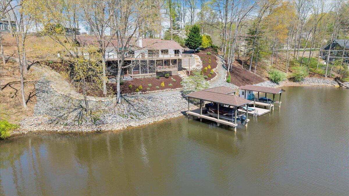 1055 REDBUD LN