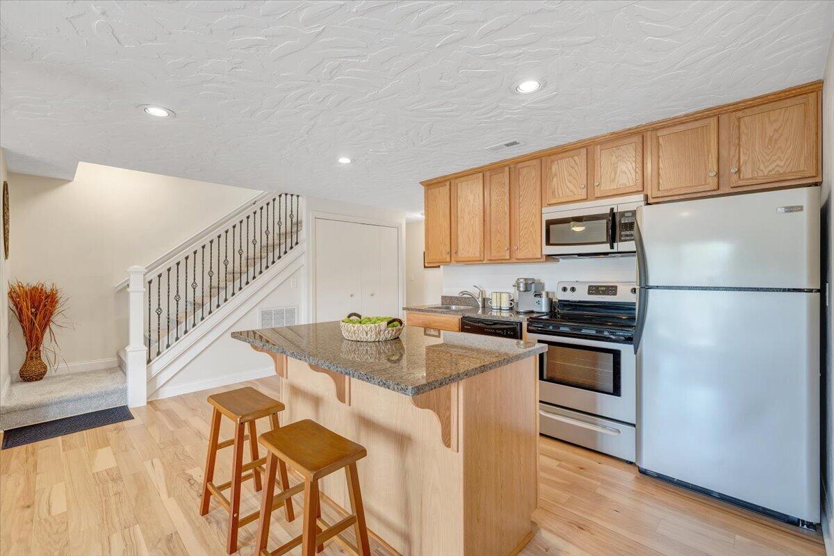 1055 REDBUD LN