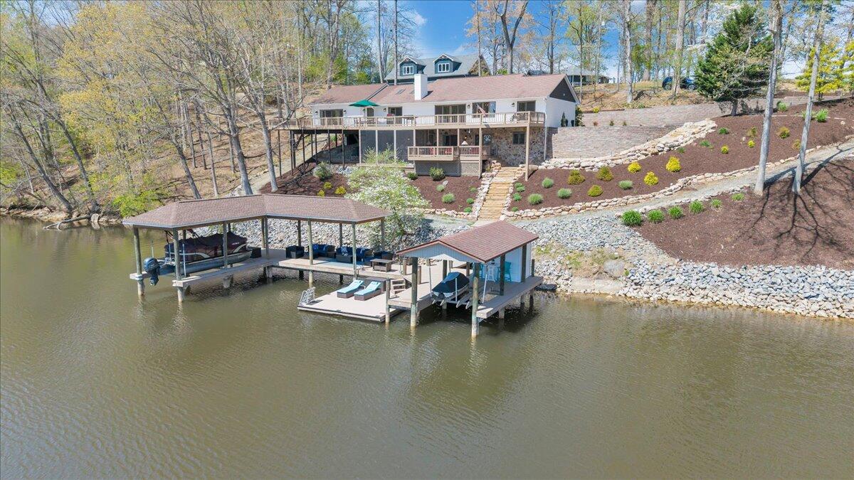 1055 REDBUD LN